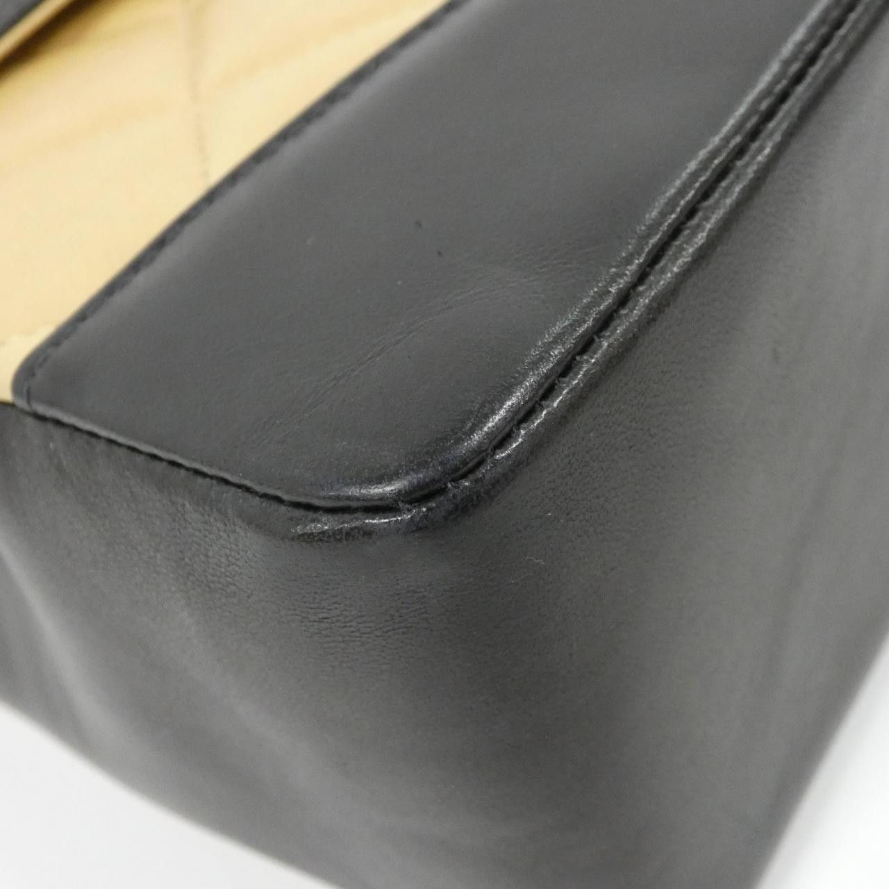 Chanel Chanel Chanel Lambskin Shoulder Bag Leather Shoulder Bag DUTY FREE for USA Size ONE SIZE - 3 Thumbnail