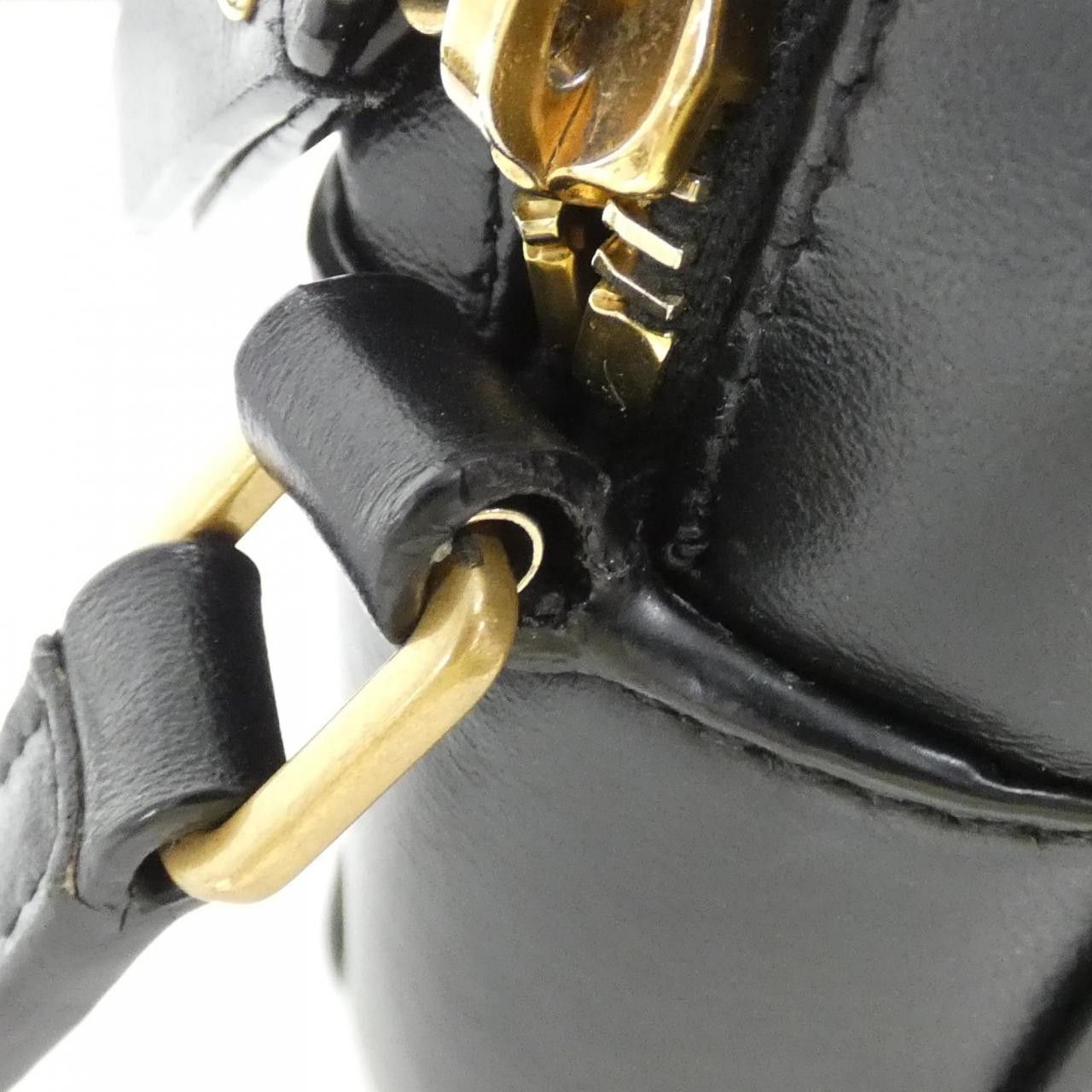 Yves Saint Laurent Yves Saint Laurent Saint Laurent Lou Calf Shoulder Bag Leather Shoulder Bag 612544DV707 DUTY FREE for USA Size ONE SIZE - 6 Thumbnail