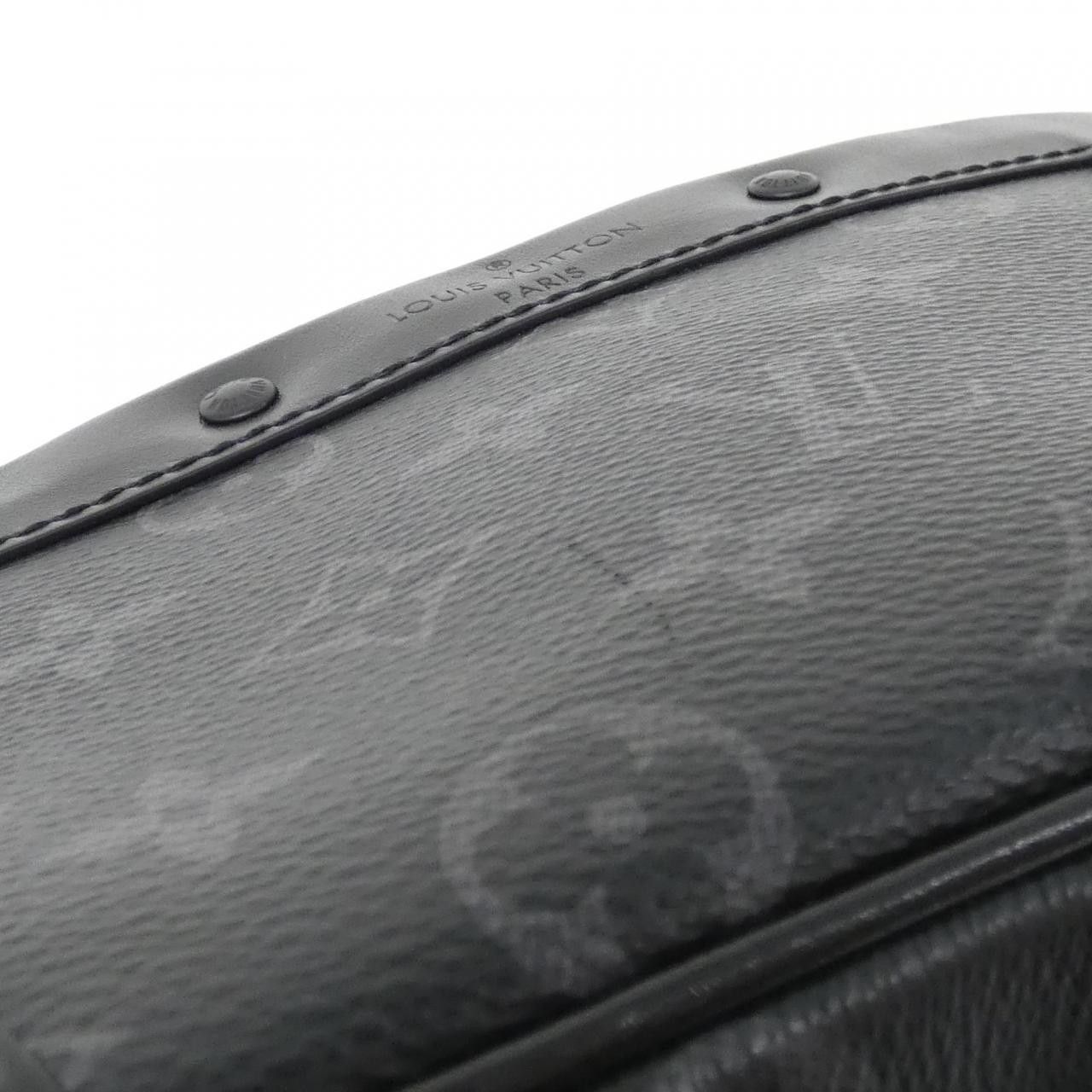 Louis Vuitton Louis Vuitton Louis Vuitton Alpha Messenger Monogram Eclipse Shoulder Bag Textile Shoulder Bag M46955 DUTY FREE for USA Size ONE SIZE - 4 Thumbnail