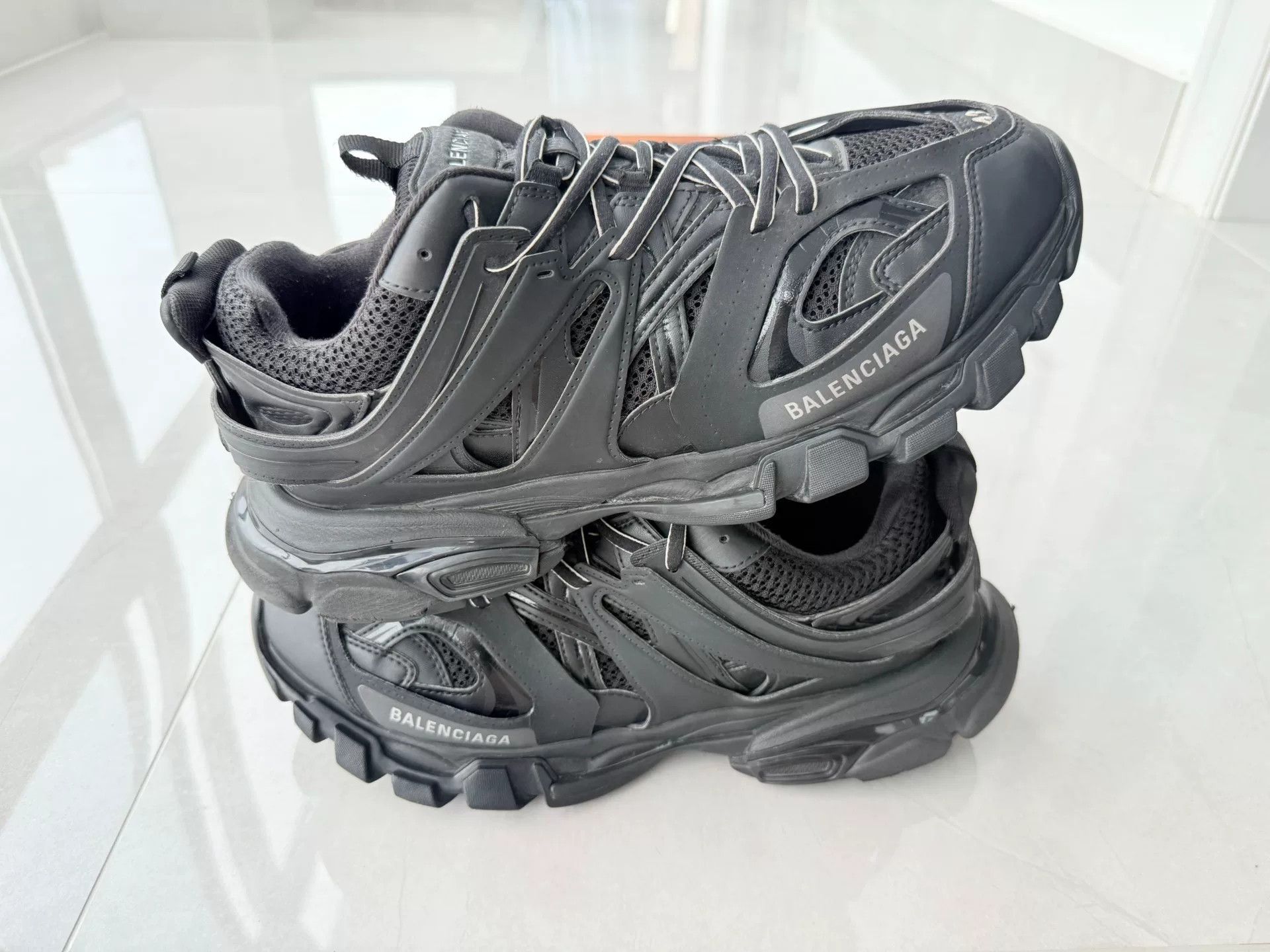 Balenciaga Balenciaga Black Lowtop Sneakers 10 Men Size US 10 / EU 43 - 2 Thumbnail