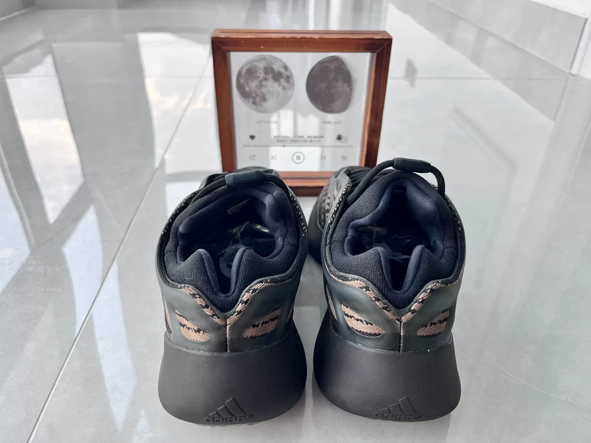 Adidas Adidas YEEZY700 Black Lowtop Sneakers 12 Men Size US 12 / EU 45 - 5 Thumbnail