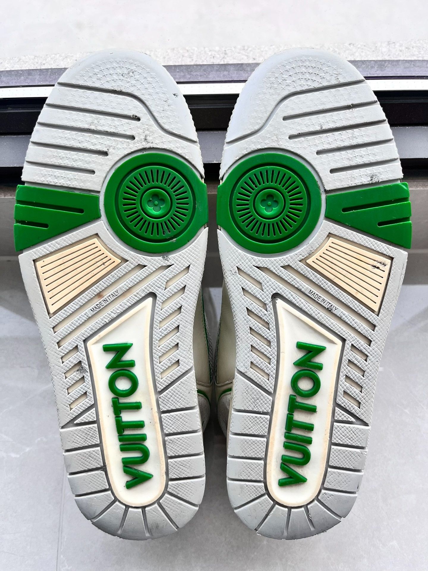 Louis Vuitton Louis Vuitton Training Green Lowtop Sneakers 8 Men Size US 8 / EU 41 - 7 Thumbnail