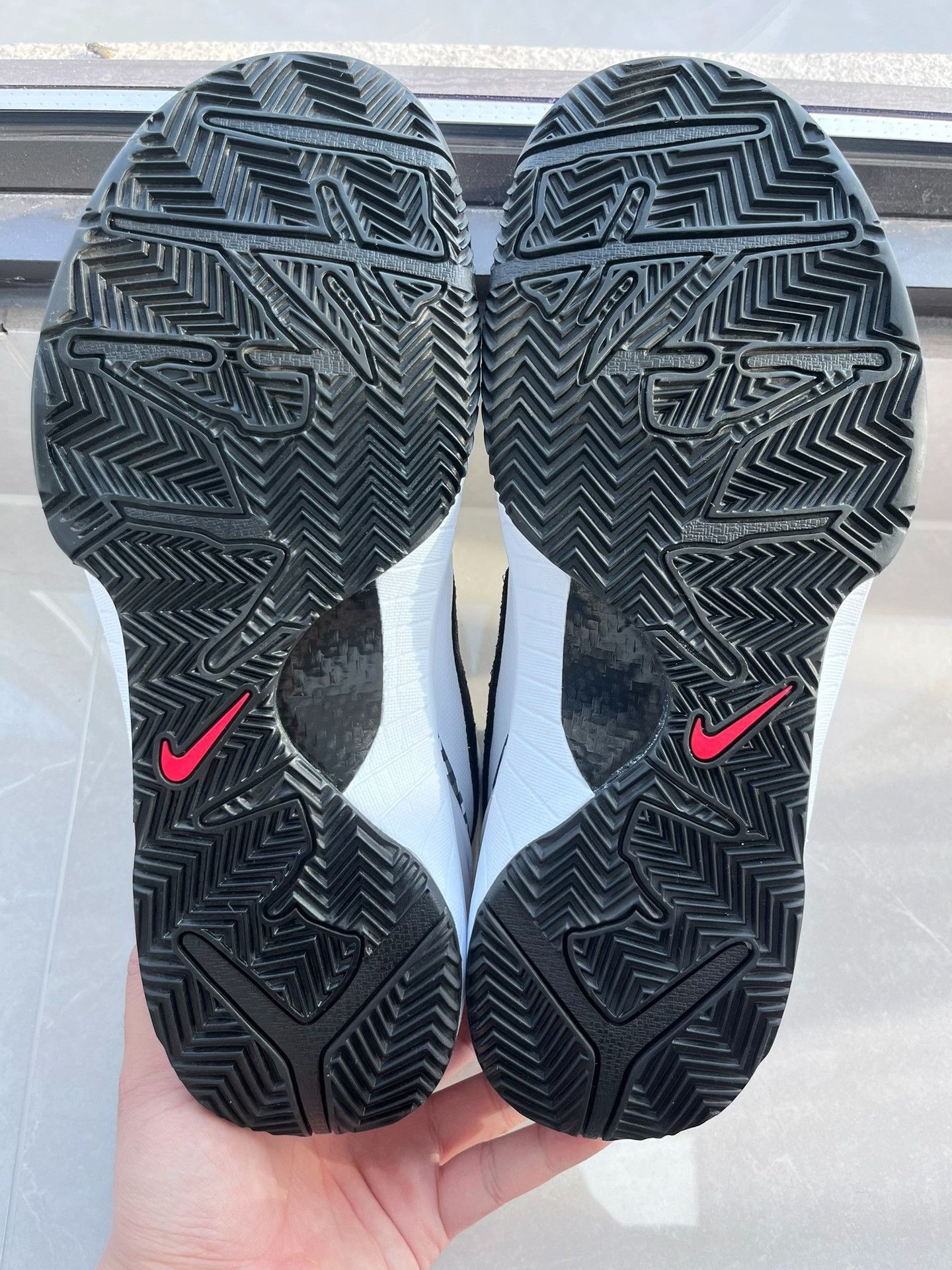 Nike Nike KOBE4 Black Lowtop Sneakers 11 Men Size US 11 / EU 44 - 7 Thumbnail