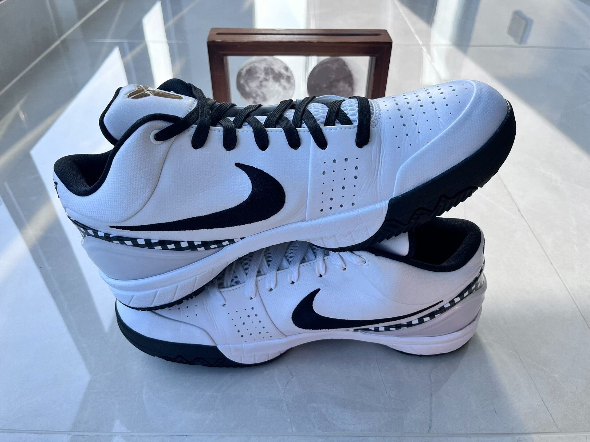 Nike Nike KOBE4 Black Lowtop Sneakers 11 Men Size US 11 / EU 44 - 3 Thumbnail
