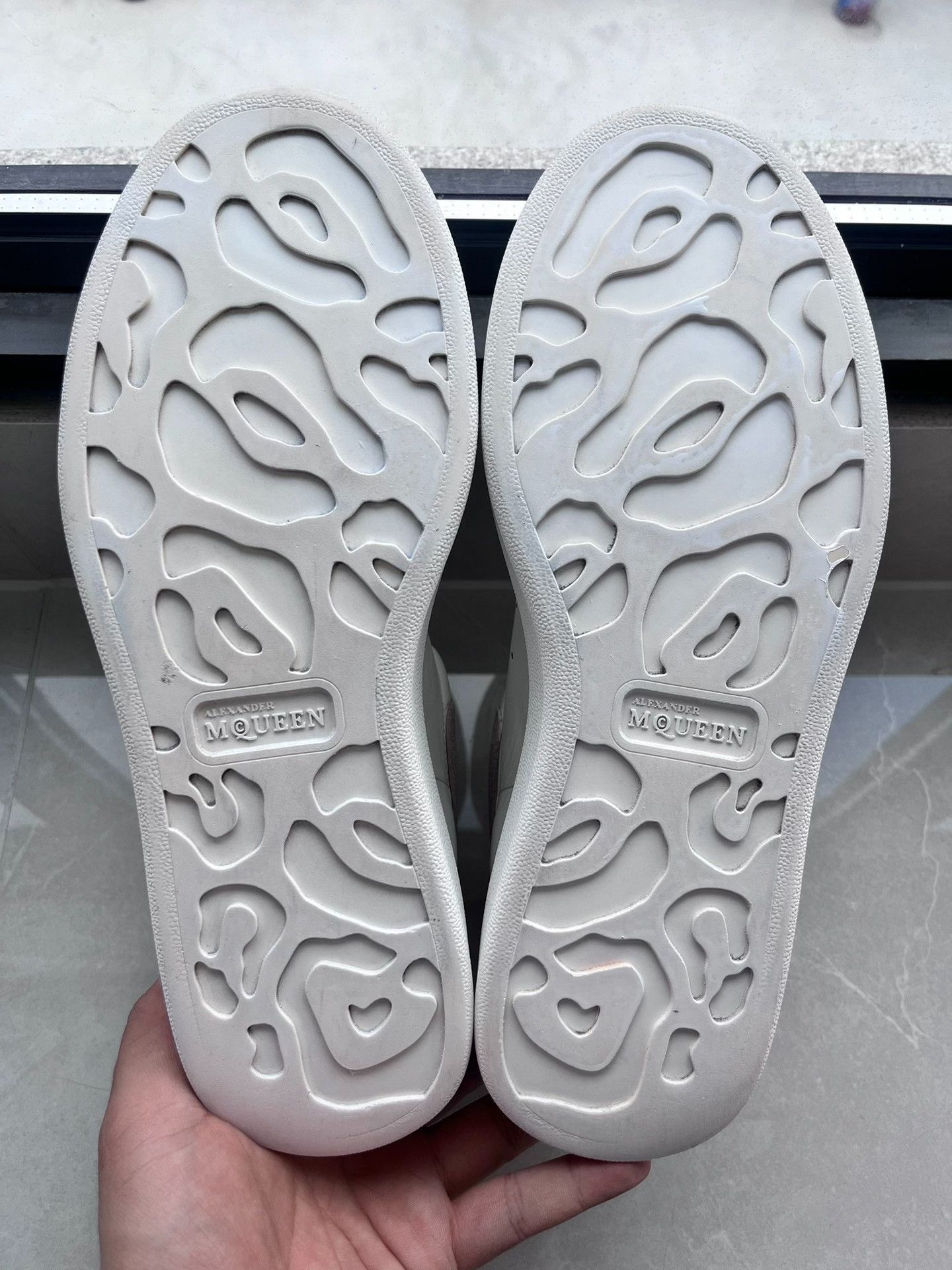 Alexander McQueen Alexander McQueen White Lowtop Sneakers it_39 Women Size US 9 / IT 39 - 7 Thumbnail