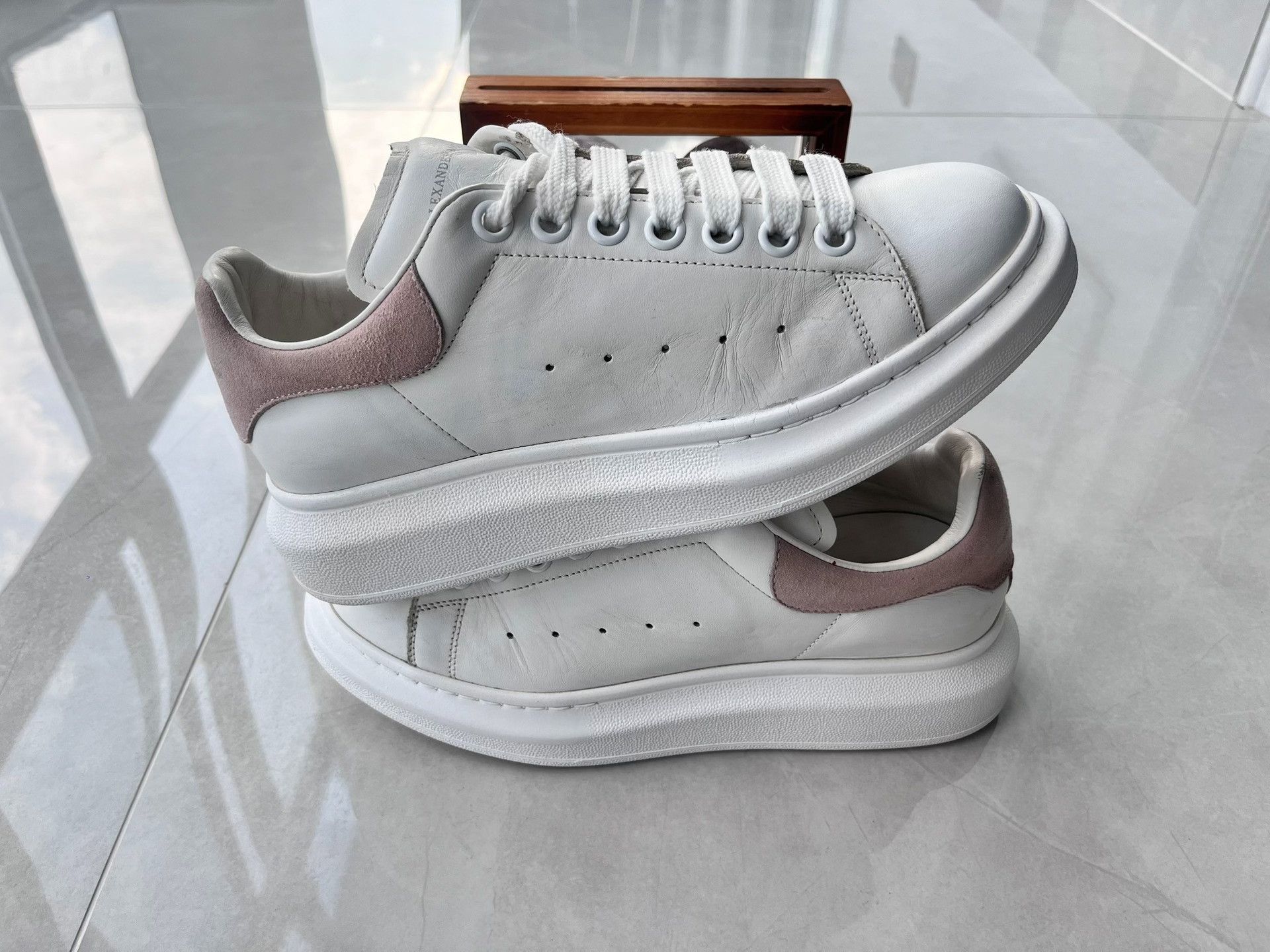 Alexander McQueen Alexander McQueen White Lowtop Sneakers it_39 Women Size US 9 / IT 39 - 2 Thumbnail