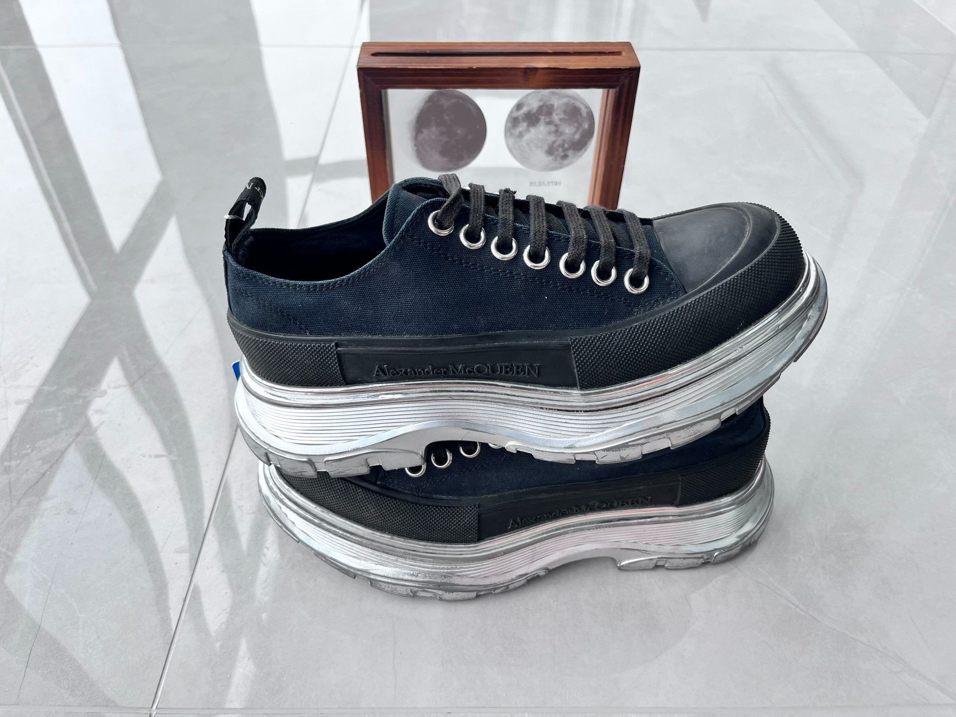 Alexander McQueen Alexander McQueen Black Lowtop Sneakers it_38 Women Size US 8 / IT 38 - 2 Thumbnail