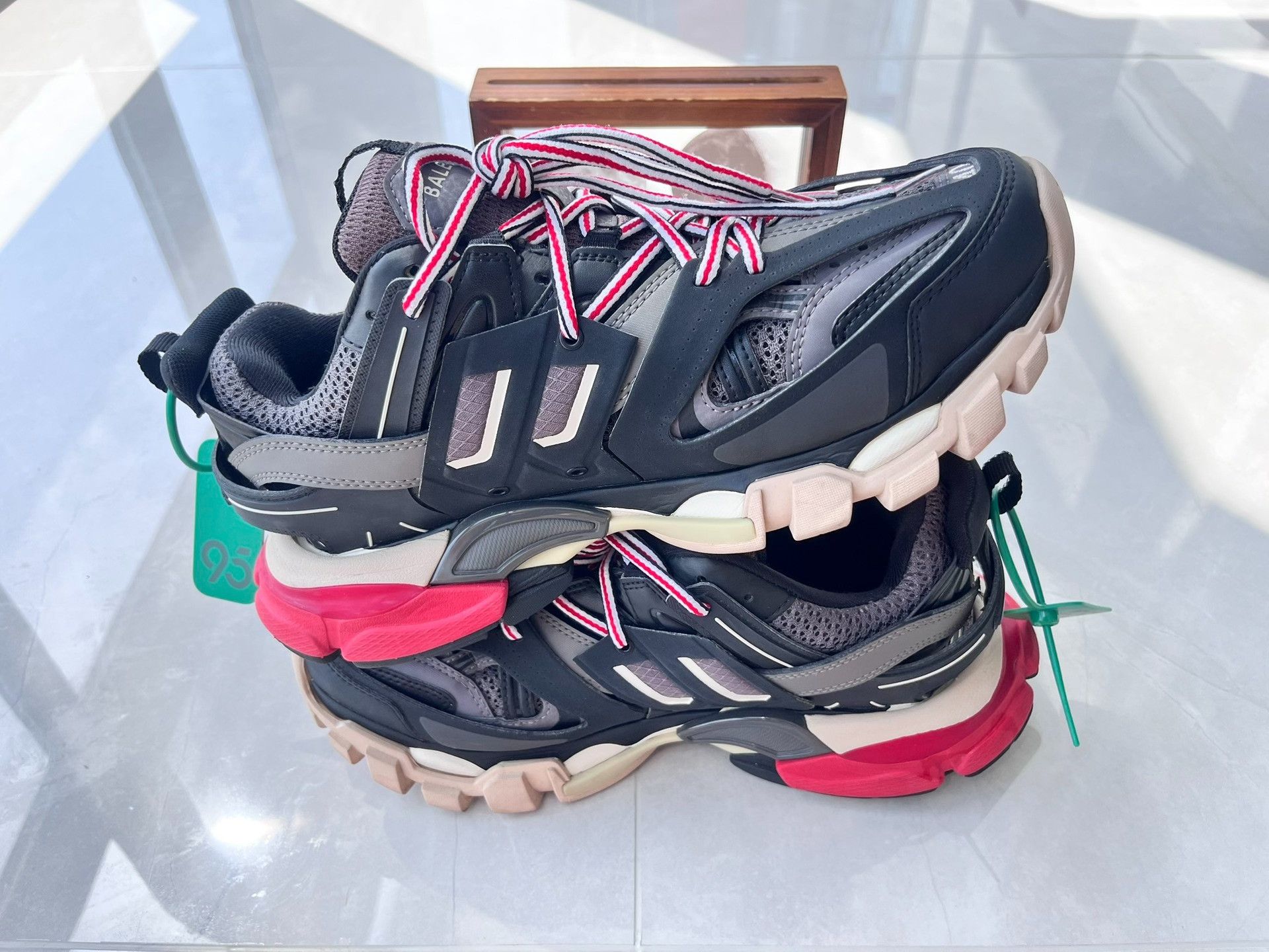 Balenciaga Balenciaga Black Lowtop Sneakers it_40 Women Size US 10 / IT 40 - 3 Thumbnail