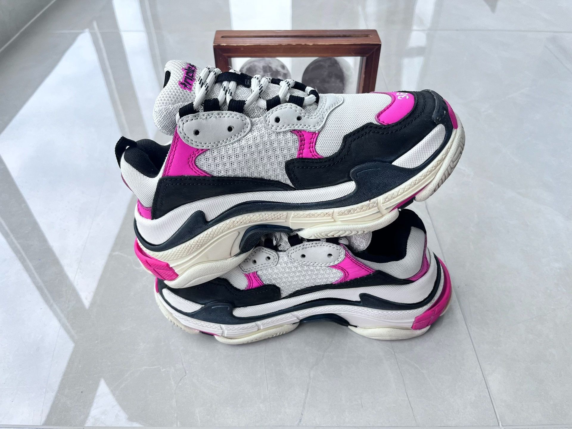 Balenciaga Balenciaga Black Lowtop Sneakers it_36 Women Size US 6 / IT 36 - 3 Thumbnail
