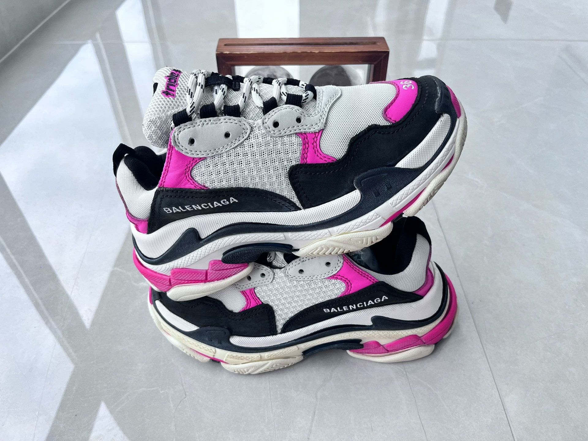 Balenciaga Balenciaga Black Lowtop Sneakers it_36 Women Size US 6 / IT 36 - 2 Thumbnail