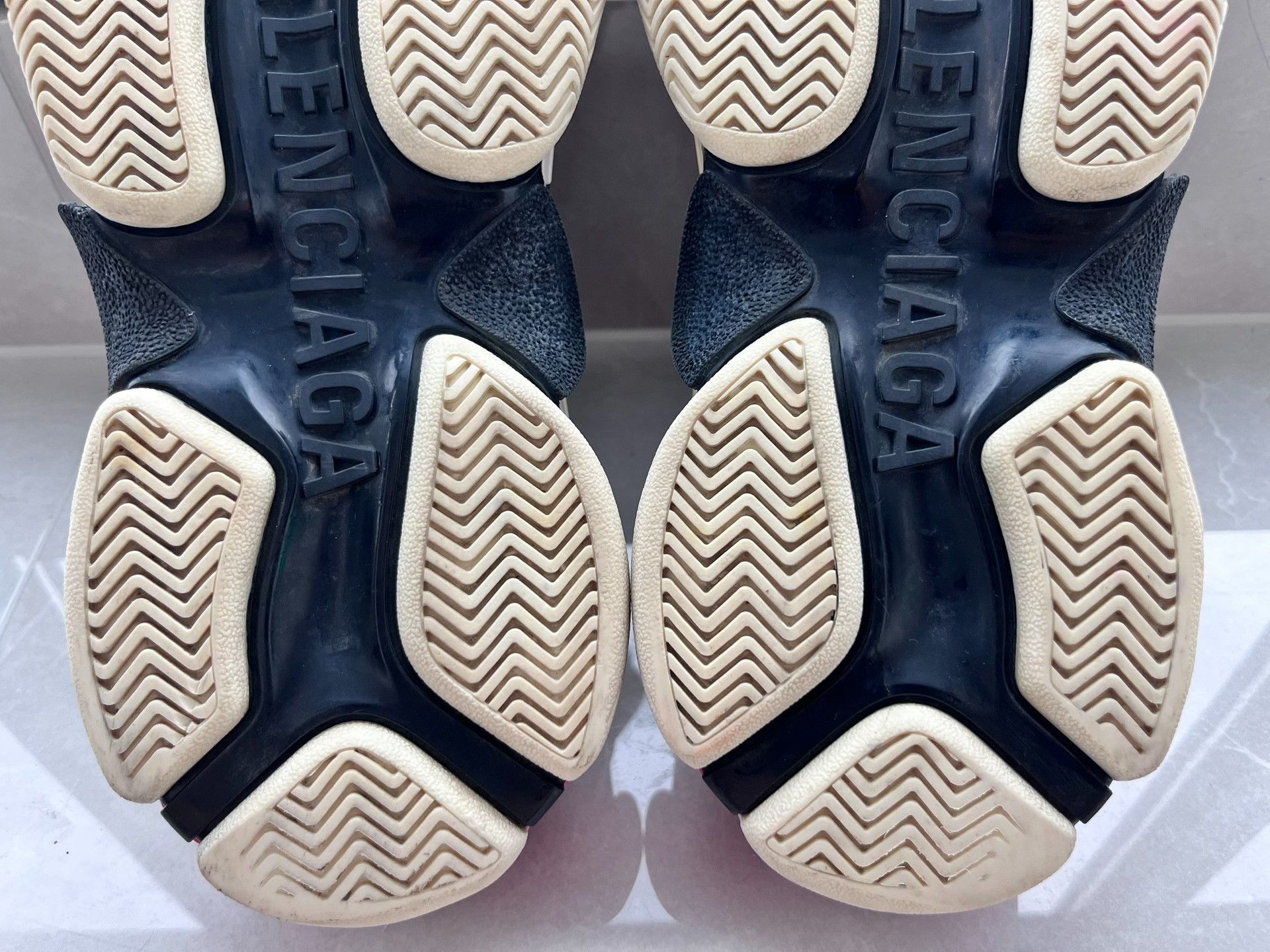 Balenciaga Balenciaga Black Lowtop Sneakers it_36 Women Size US 6 / IT 36 - 8 Thumbnail