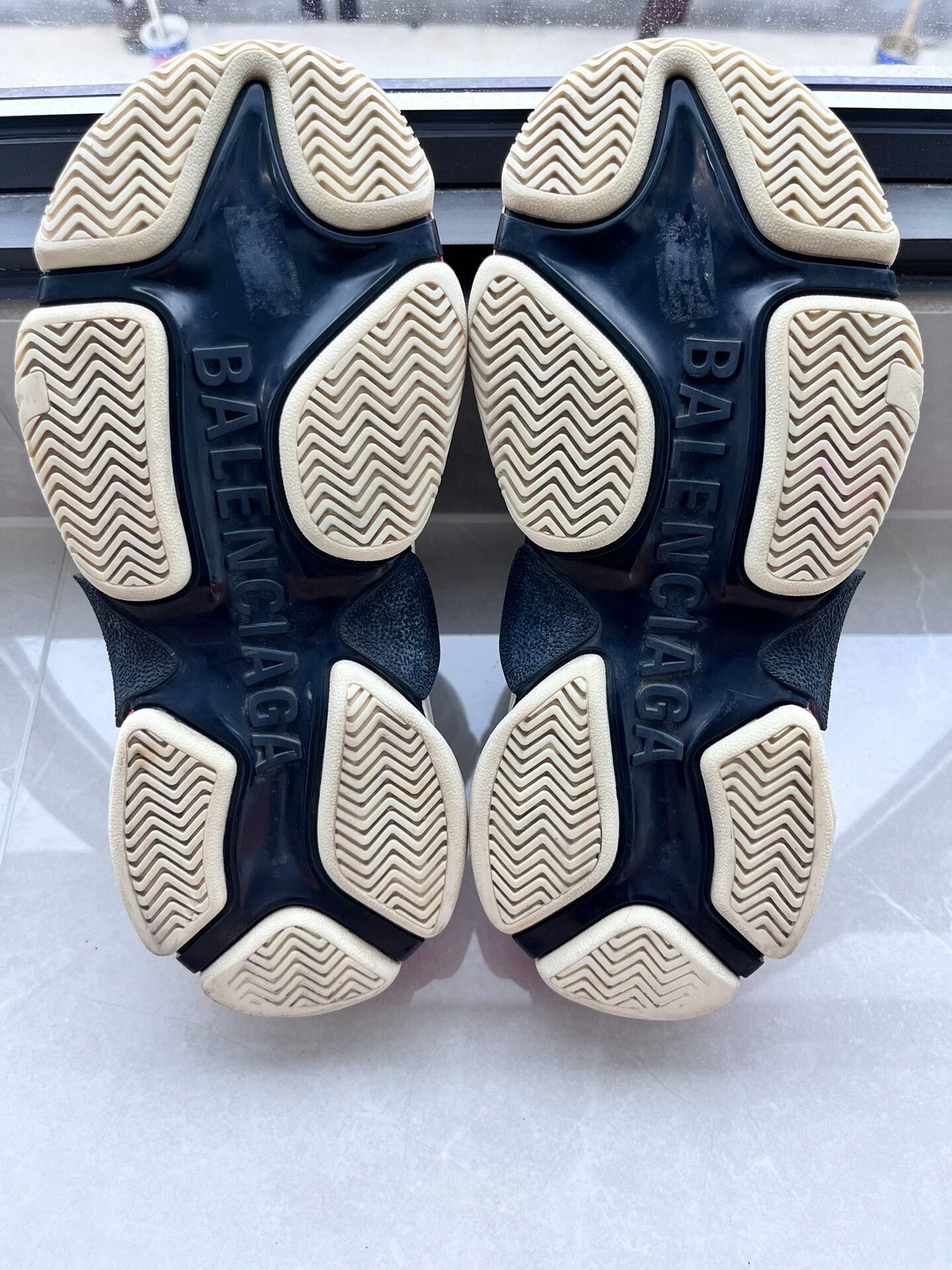 Balenciaga Balenciaga Black Lowtop Sneakers it_36 Women Size US 6 / IT 36 - 7 Thumbnail