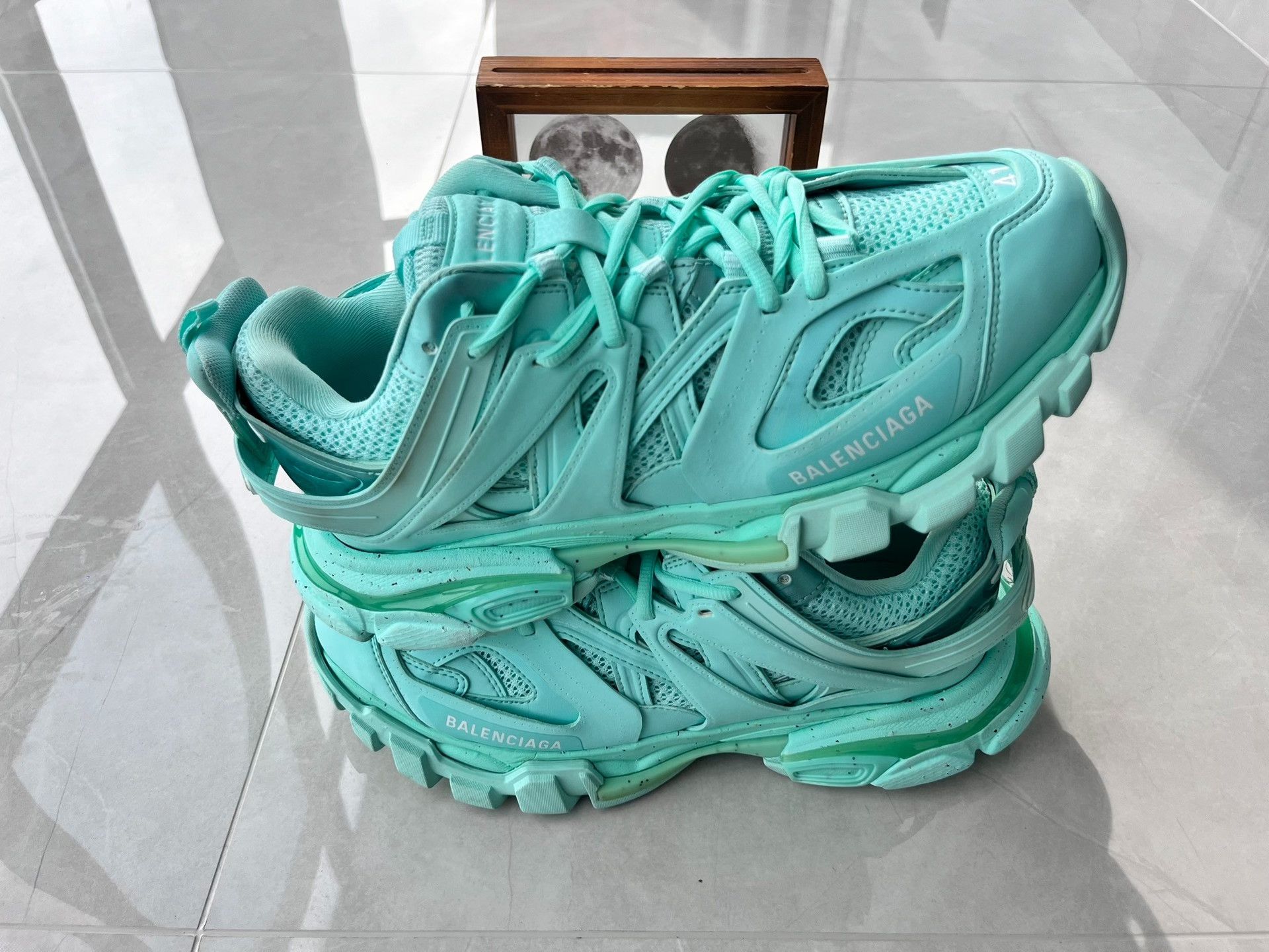 Balenciaga Balenciaga Green Lowtop Sneakers 8 Men Size US 8 / EU 41 - 2 Thumbnail