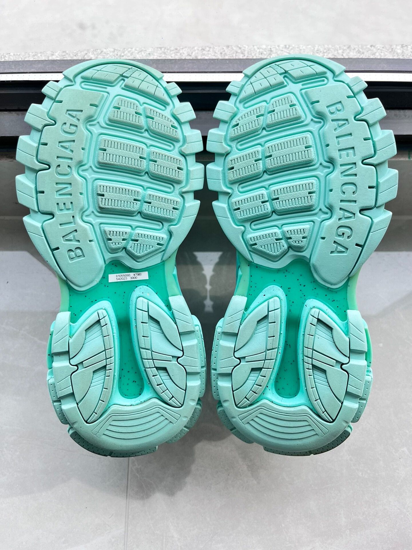 Balenciaga Balenciaga Green Lowtop Sneakers 8 Men Size US 8 / EU 41 - 7 Thumbnail