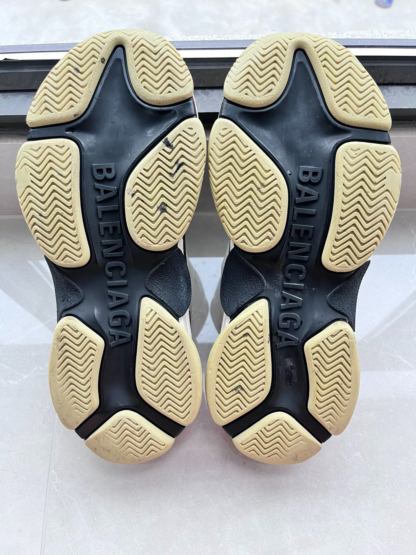 Balenciaga Balenciaga Black Lowtop Sneakers 8 Men Size US 8 / EU 41 - 7 Thumbnail