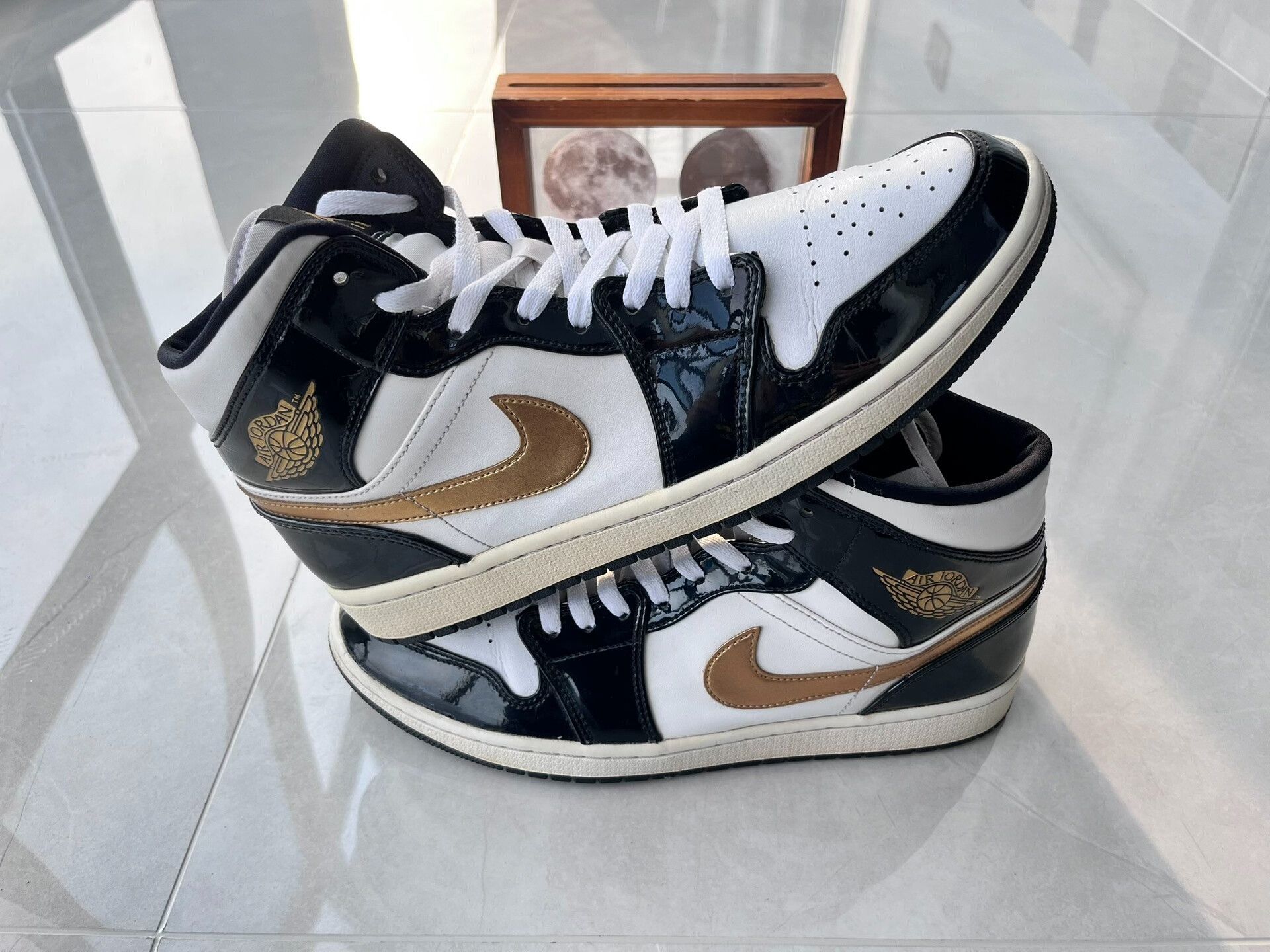 Nike Nike AJ1 Black Lowtop Sneakers 11 Men Size US 11 / EU 44 - 2 Thumbnail