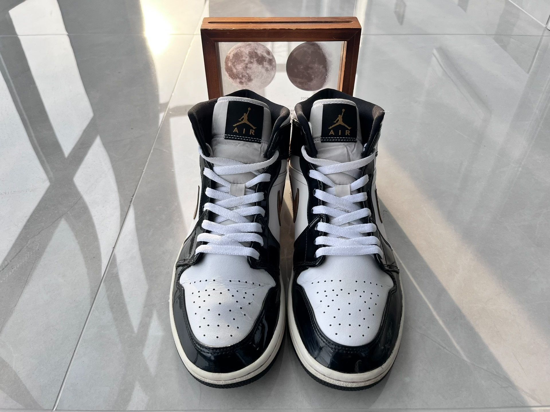 Nike Nike AJ1 Black Lowtop Sneakers 11 Men Size US 11 / EU 44 - 4 Thumbnail