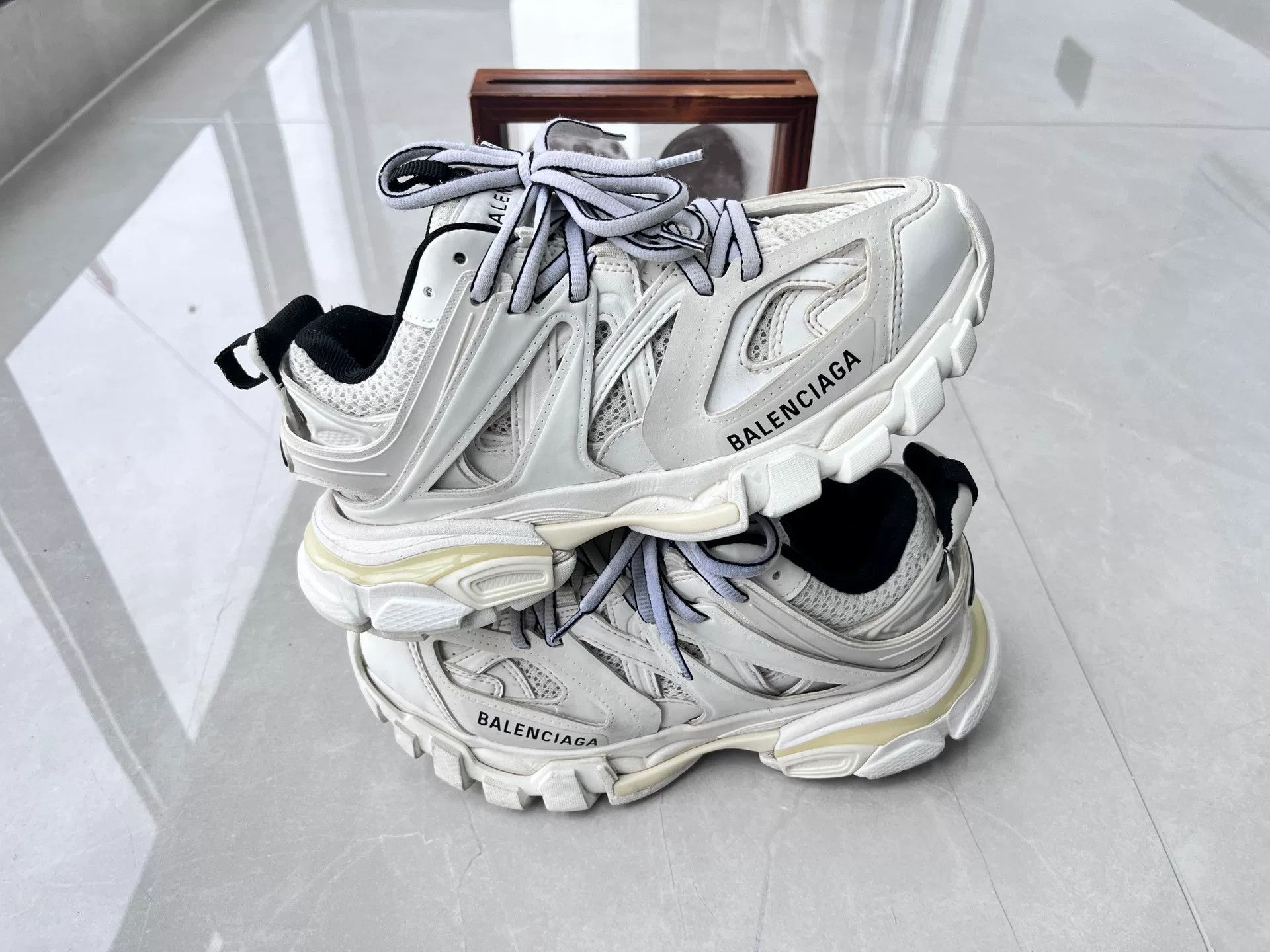 Balenciaga Balenciaga White Lowtop Sneakers 8 Men Size US 8 / EU 41 - 2 Thumbnail
