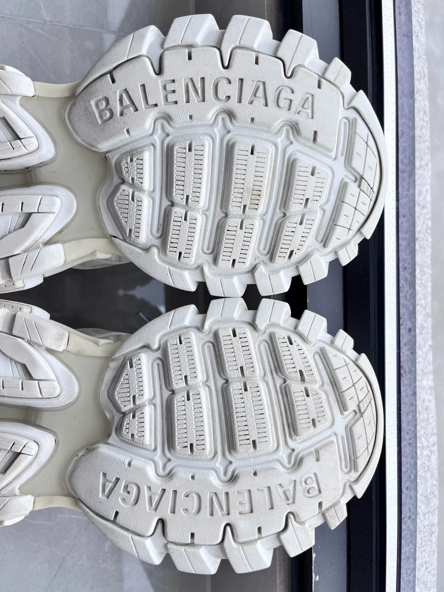 Balenciaga Balenciaga White Lowtop Sneakers 8 Men Size US 8 / EU 41 - 8 Thumbnail
