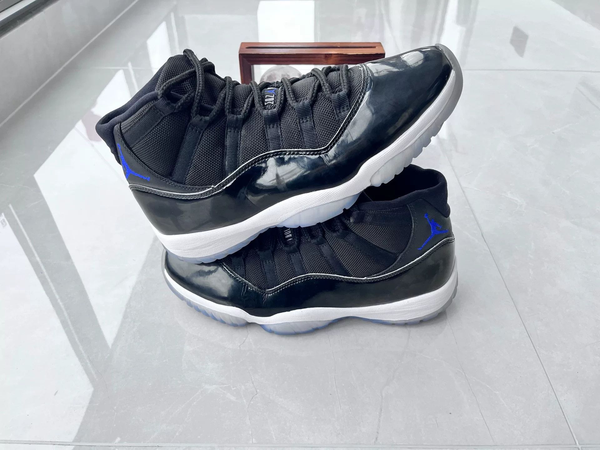 Nike Nike AJ11 Lowtop Sneakers 11 Men Size US 11 / EU 44 - 2 Thumbnail