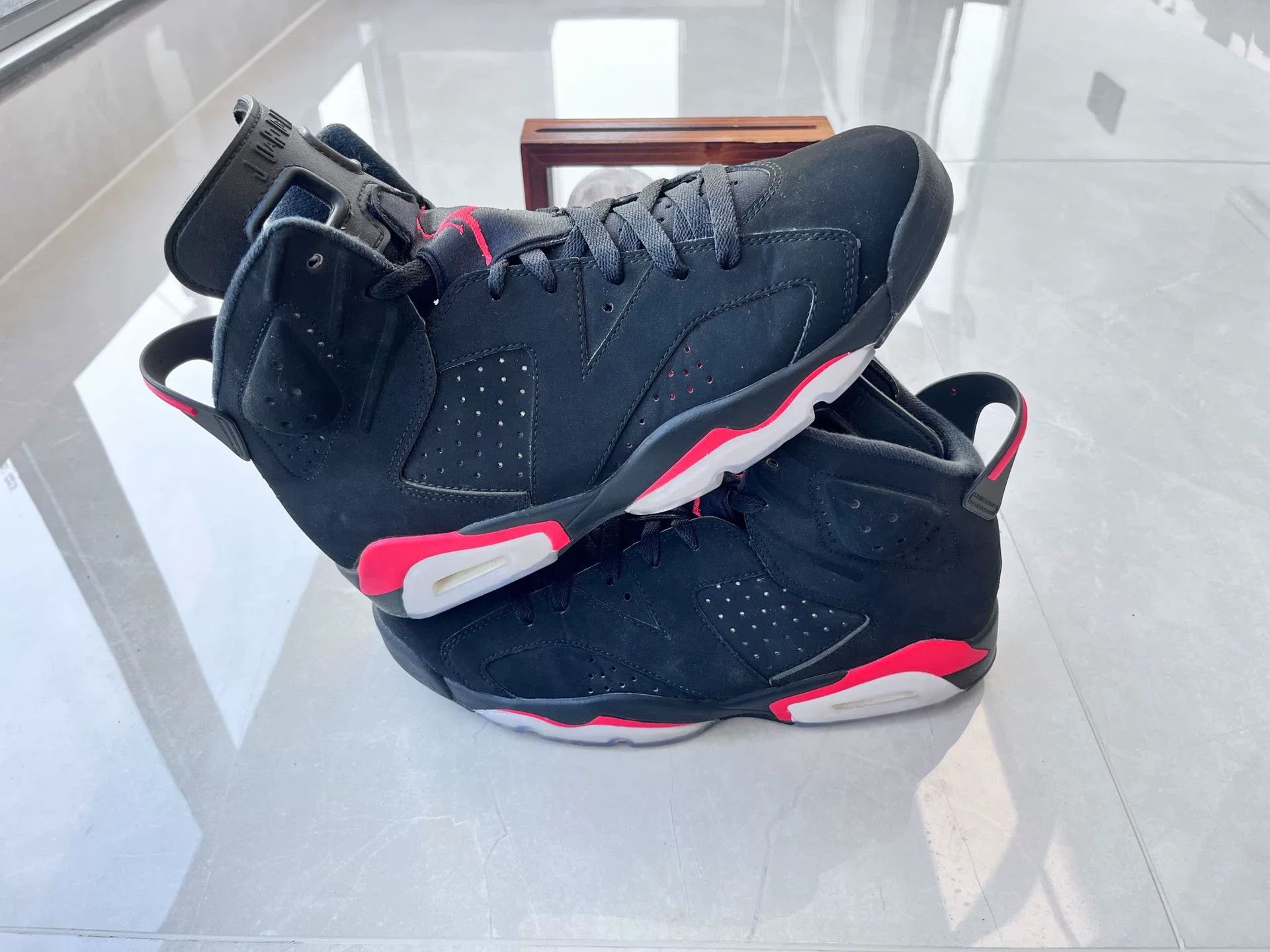 Nike Nike AJ6 Black Lowtop Sneakers 10 Men Size US 10 / EU 43 - 2 Thumbnail