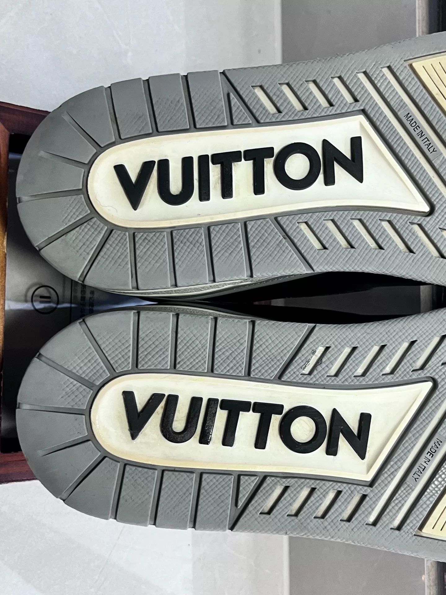 Louis Vuitton Louis Vuitton Training Gray Lowtop Sneakers 9 Men Size US 9 / EU 42 - 7 Thumbnail