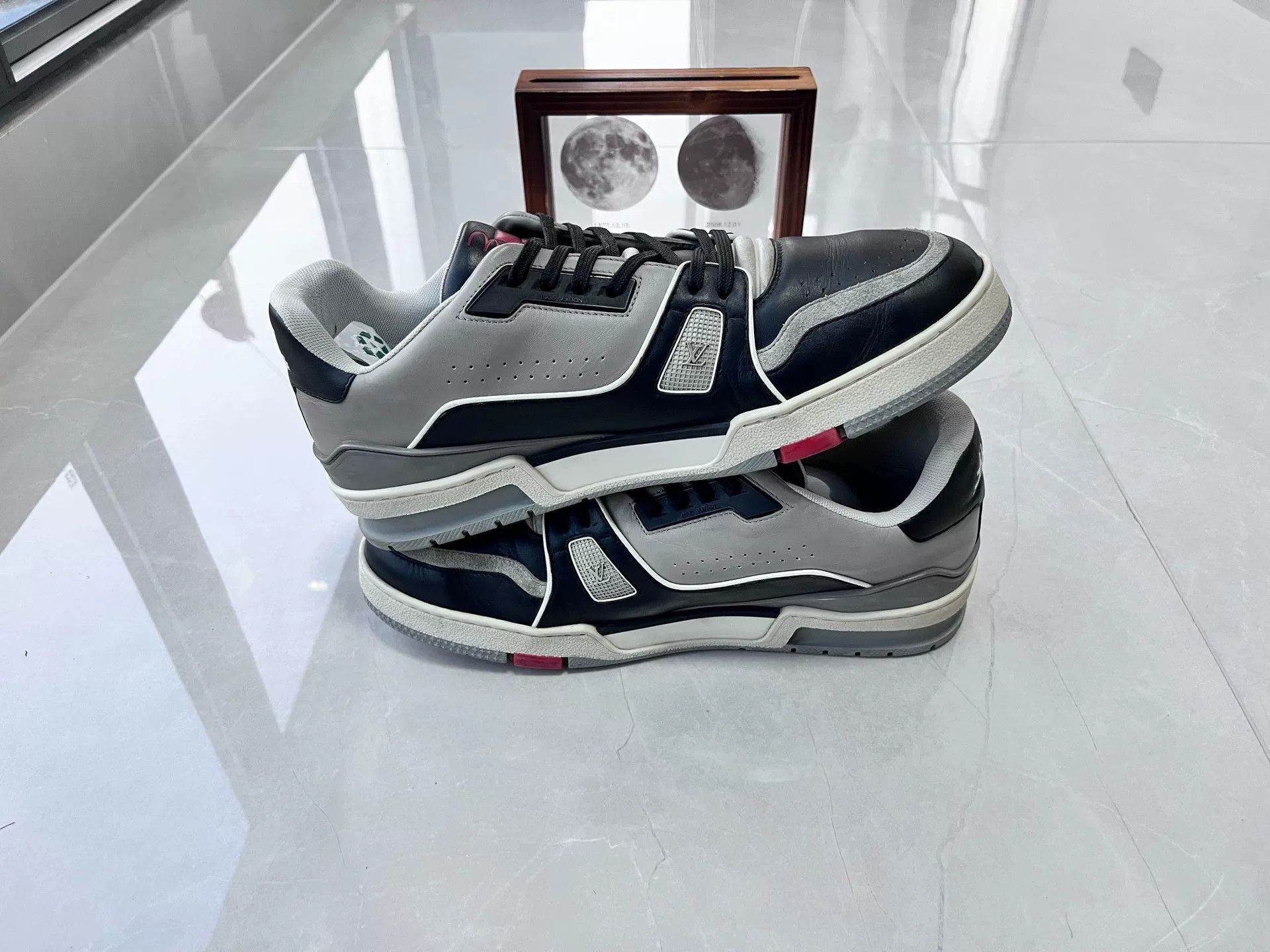 Louis Vuitton Louis Vuitton Training Gray Lowtop Sneakers 9 Men Size US 9 / EU 42 - 3 Thumbnail