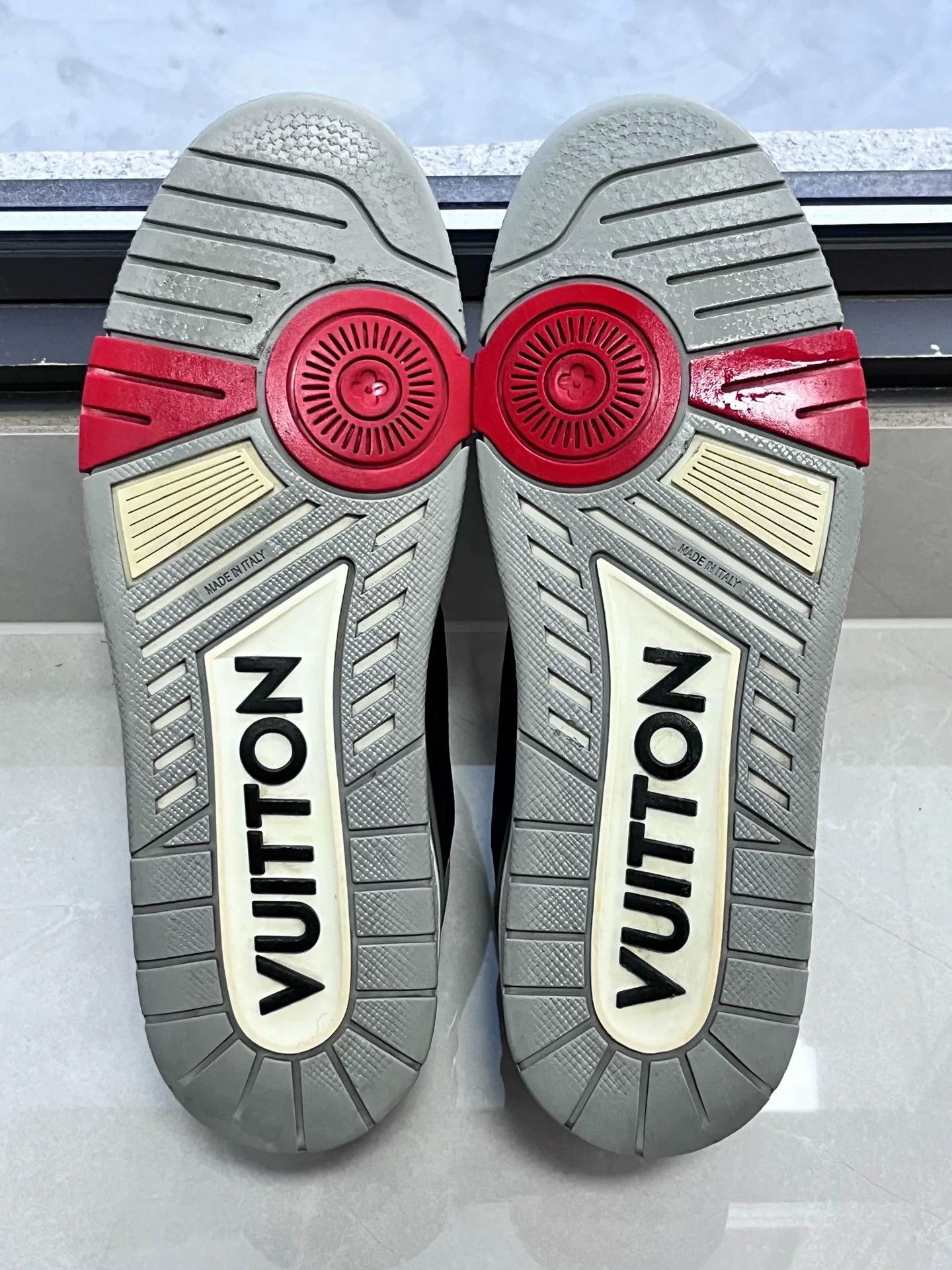 Louis Vuitton Louis Vuitton Training Gray Lowtop Sneakers 9 Men Size US 9 / EU 42 - 6 Thumbnail