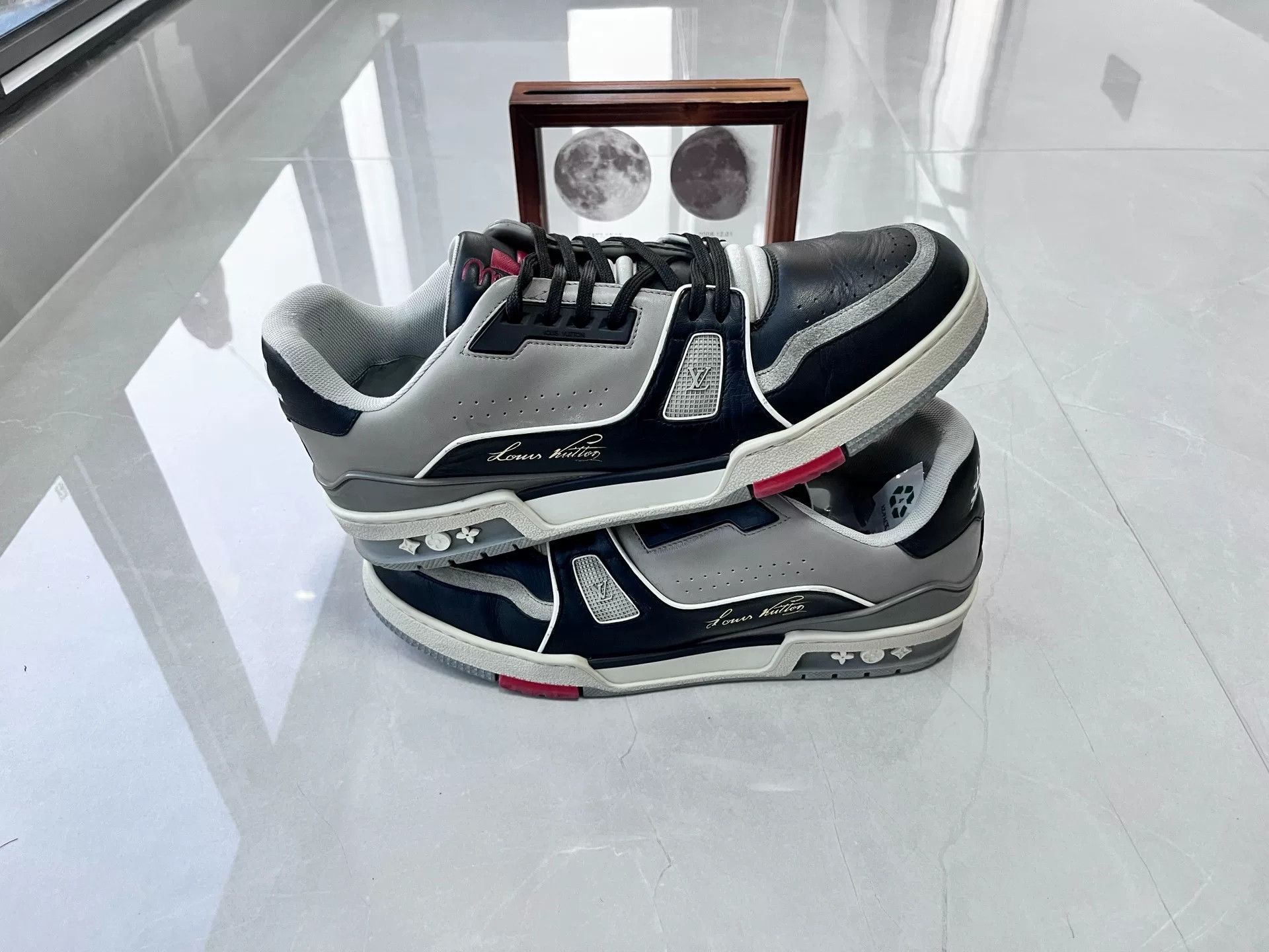 Louis Vuitton Louis Vuitton Training Gray Lowtop Sneakers 9 Men Size US 9 / EU 42 - 2 Thumbnail