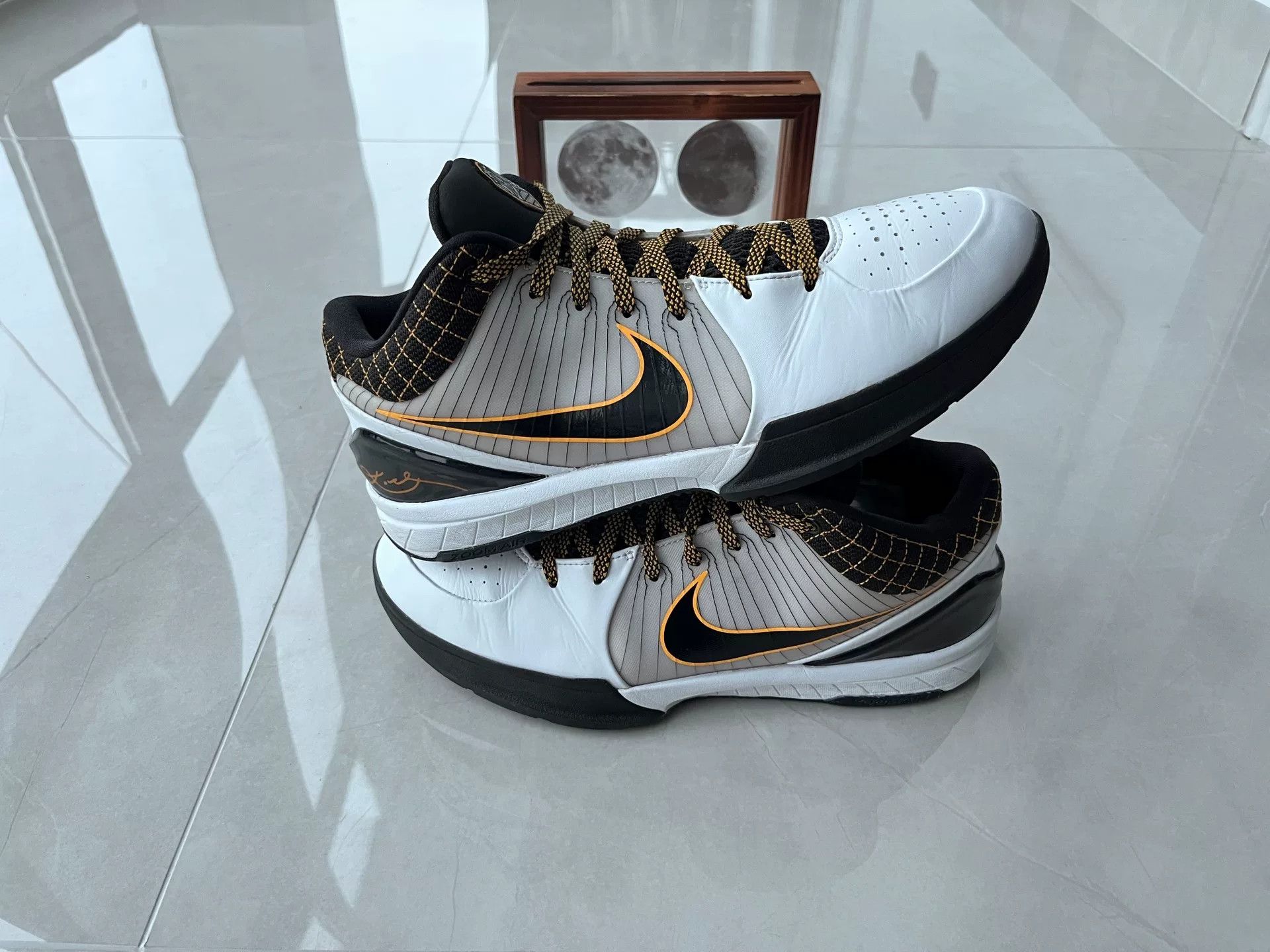 Nike Nike KOBE4 Yellow Lowtop Sneakers 10 Men Size US 10 / EU 43 - 2 Thumbnail