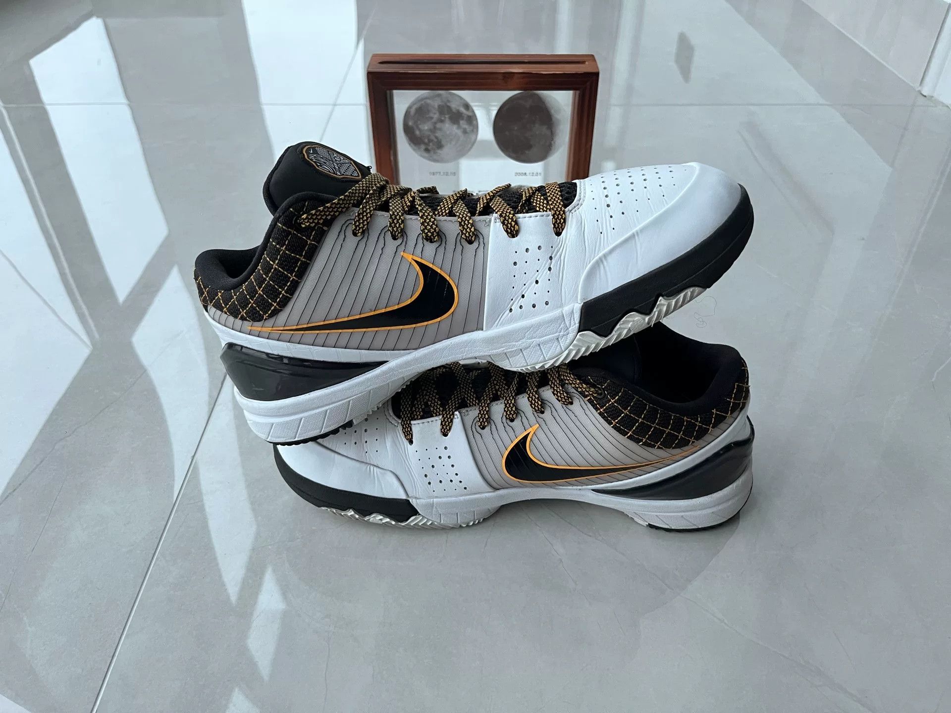Nike Nike KOBE4 Yellow Lowtop Sneakers 10 Men Size US 10 / EU 43 - 3 Thumbnail