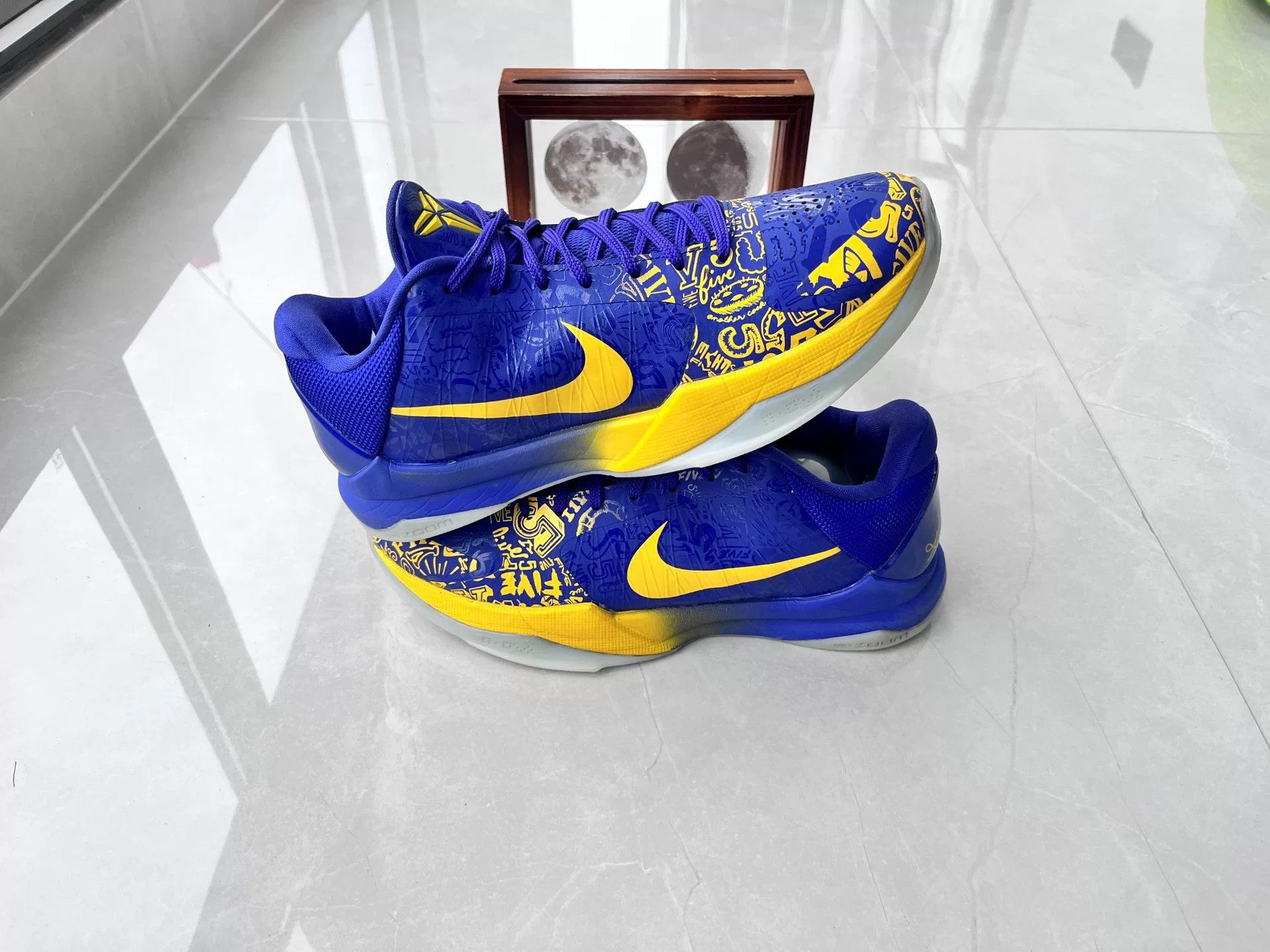 Nike Nike KOBE5 Yellow Lowtop Sneakers 10 Men Size US 10 / EU 43 - 2 Thumbnail