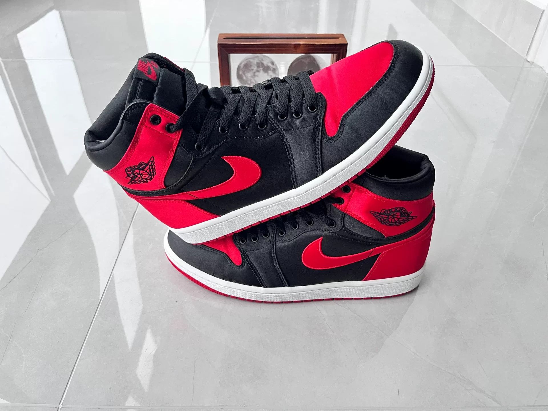 Nike Nike AJ1 Black Lowtop Sneakers 11 Men Size US 11 / EU 44 - 2 Thumbnail