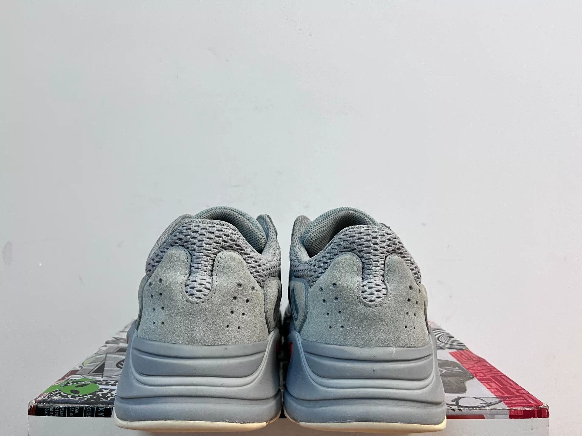 Adidas Adidas YEEZY700 White Lowtop Sneakers 12 Men Size US 12 / EU 45 - 5 Thumbnail