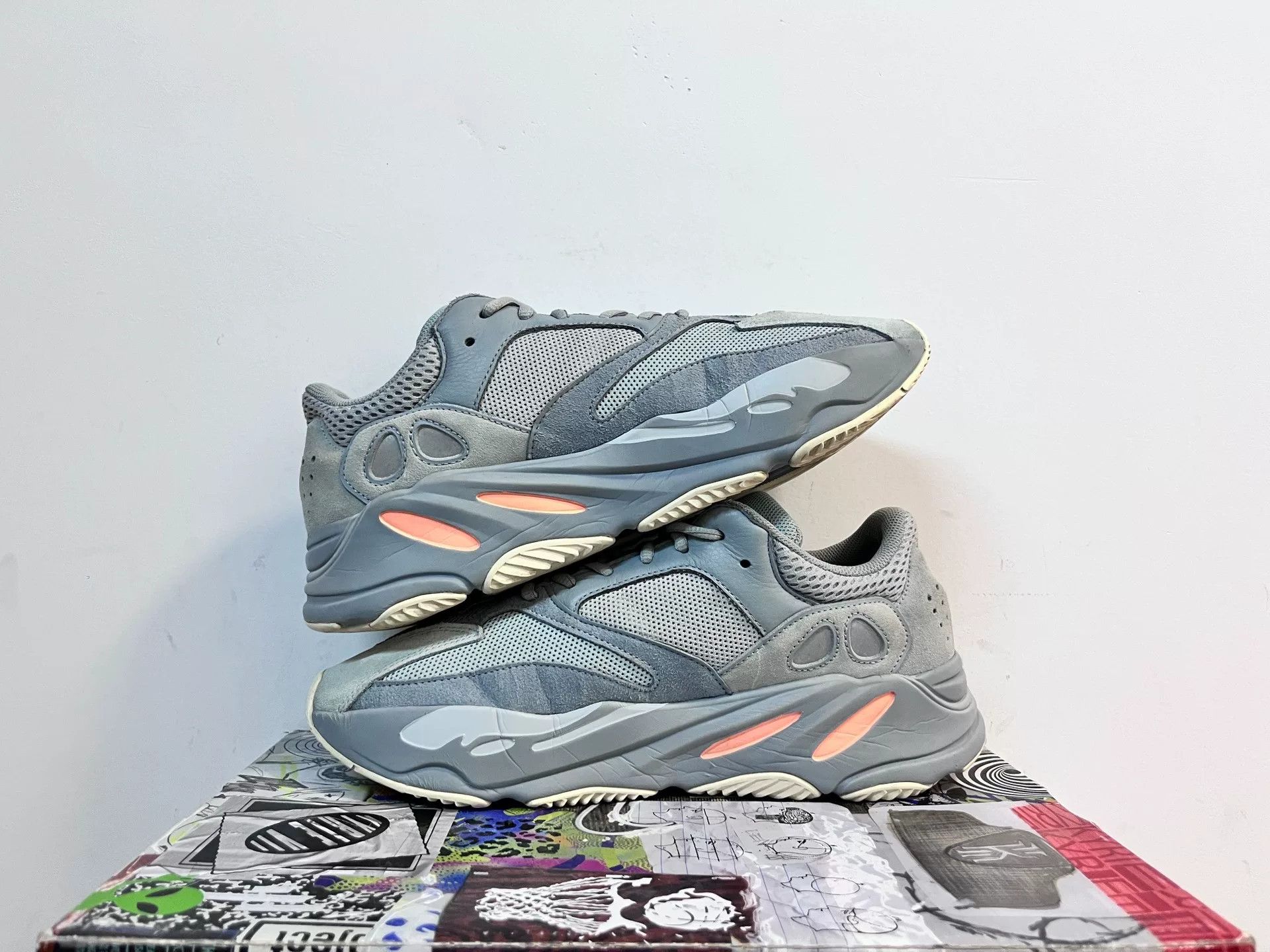 Adidas Adidas YEEZY700 White Lowtop Sneakers 12 Men Size US 12 / EU 45 - 3 Thumbnail