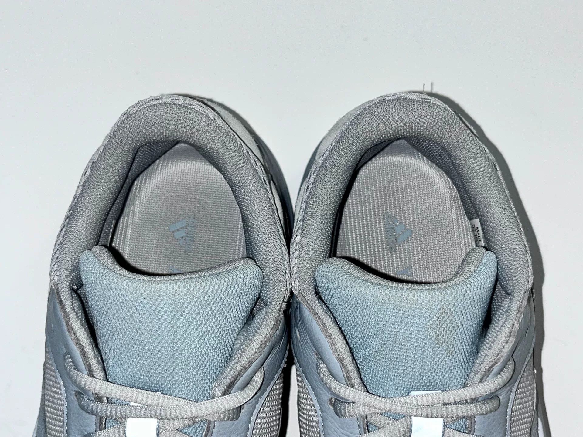 Adidas Adidas YEEZY700 White Lowtop Sneakers 12 Men Size US 12 / EU 45 - 9 Thumbnail