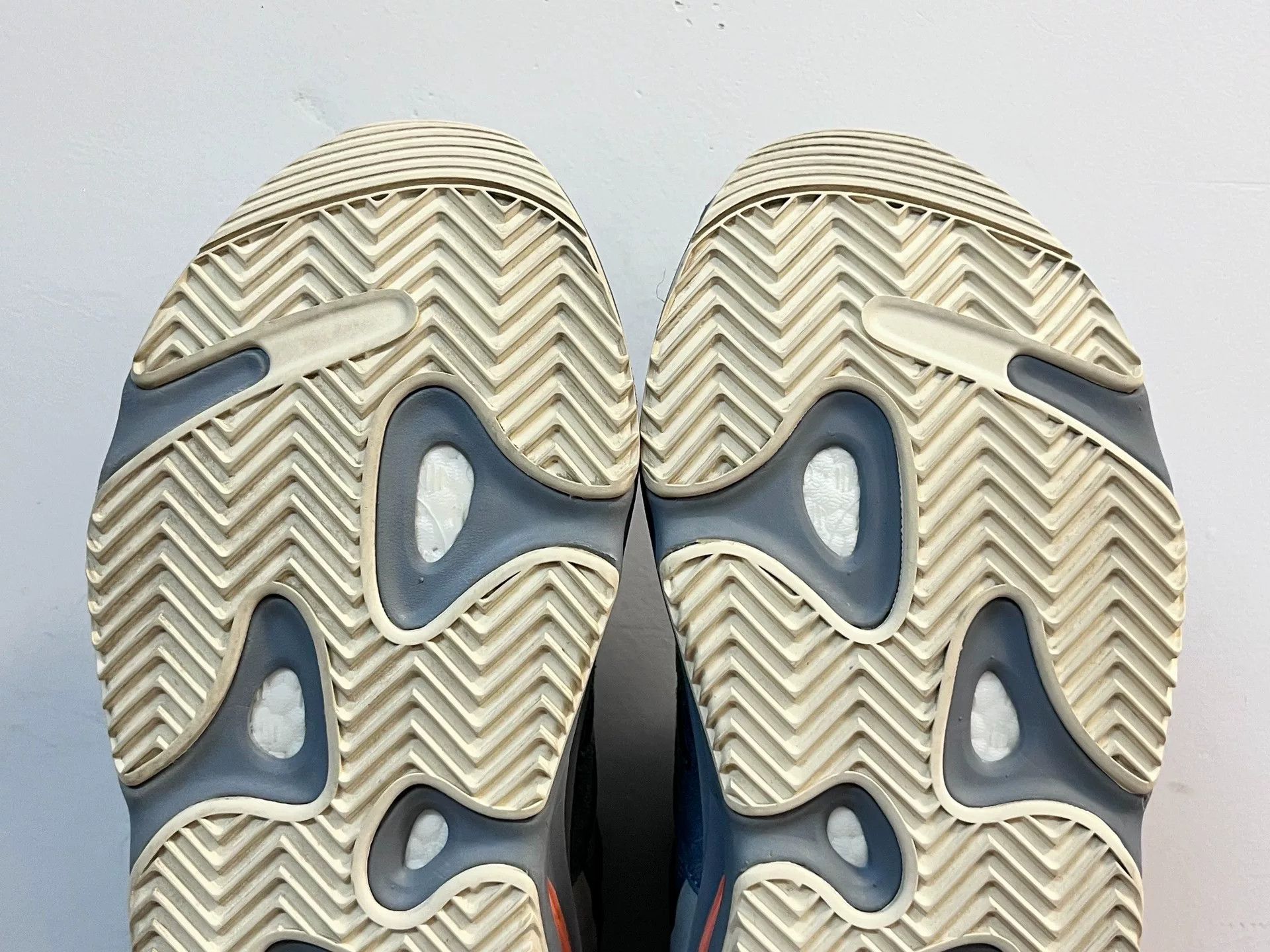 Adidas Adidas YEEZY700 White Lowtop Sneakers 12 Men Size US 12 / EU 45 - 7 Thumbnail