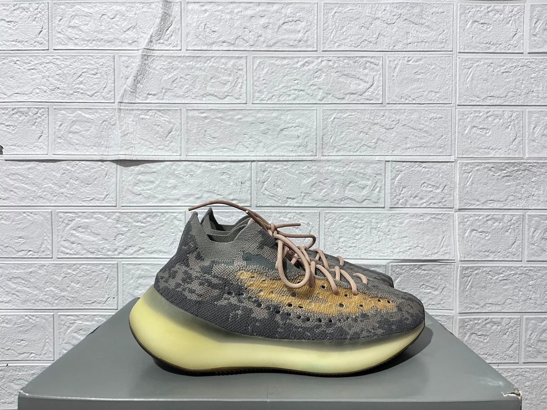 Adidas Adidas YEEZY380 Multi Lowtop Sneakers 11 Men Size US 11 / EU 44 - 2 Thumbnail