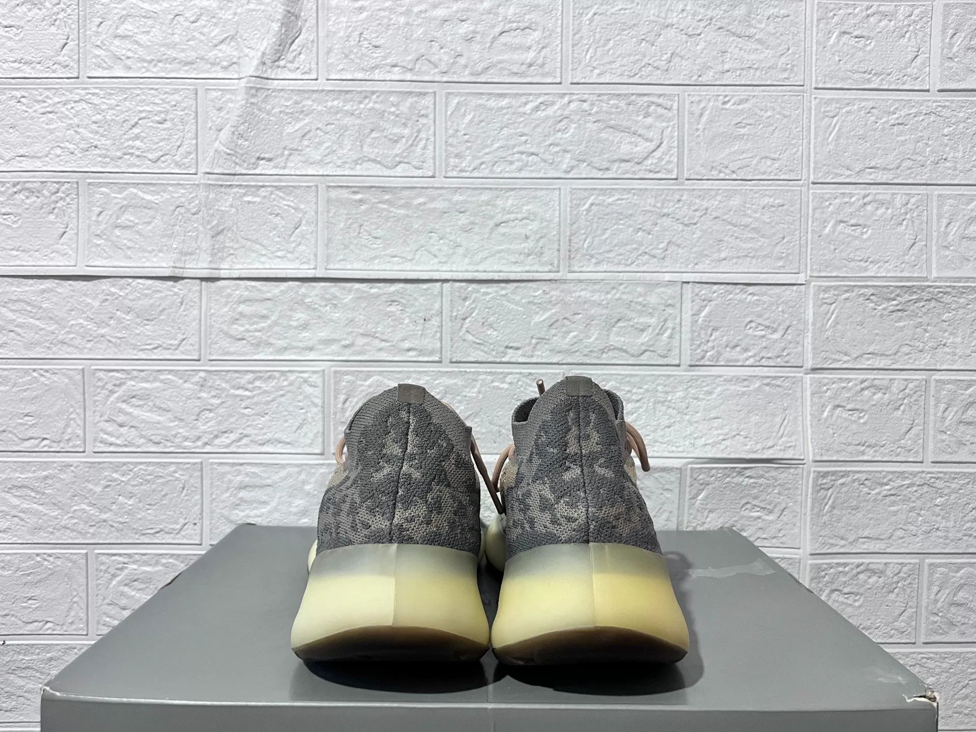 Adidas Adidas YEEZY380 Multi Lowtop Sneakers 11 Men Size US 11 / EU 44 - 6 Thumbnail