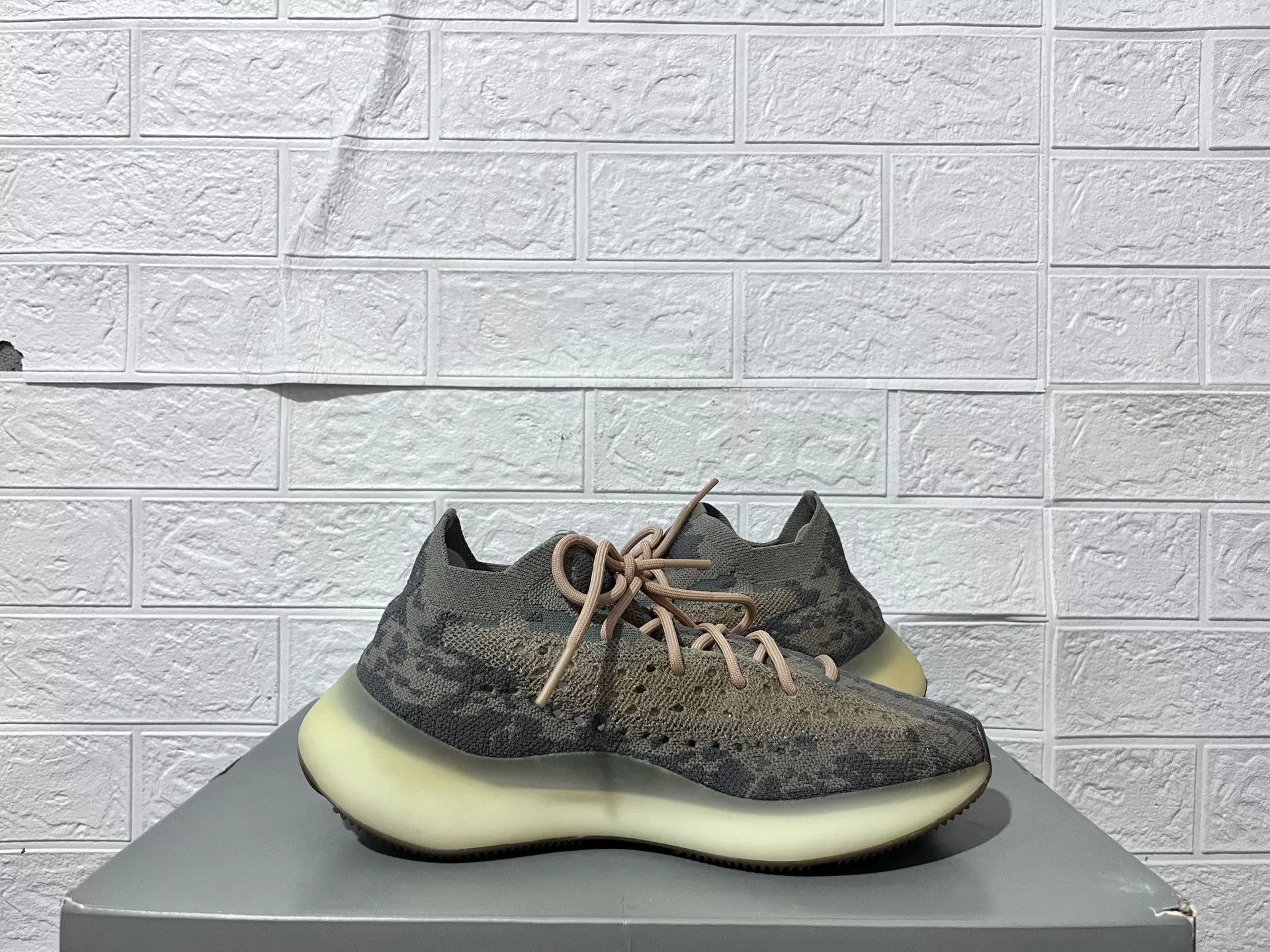 Adidas Adidas YEEZY380 Multi Lowtop Sneakers 11 Men Size US 11 / EU 44 - 4 Thumbnail