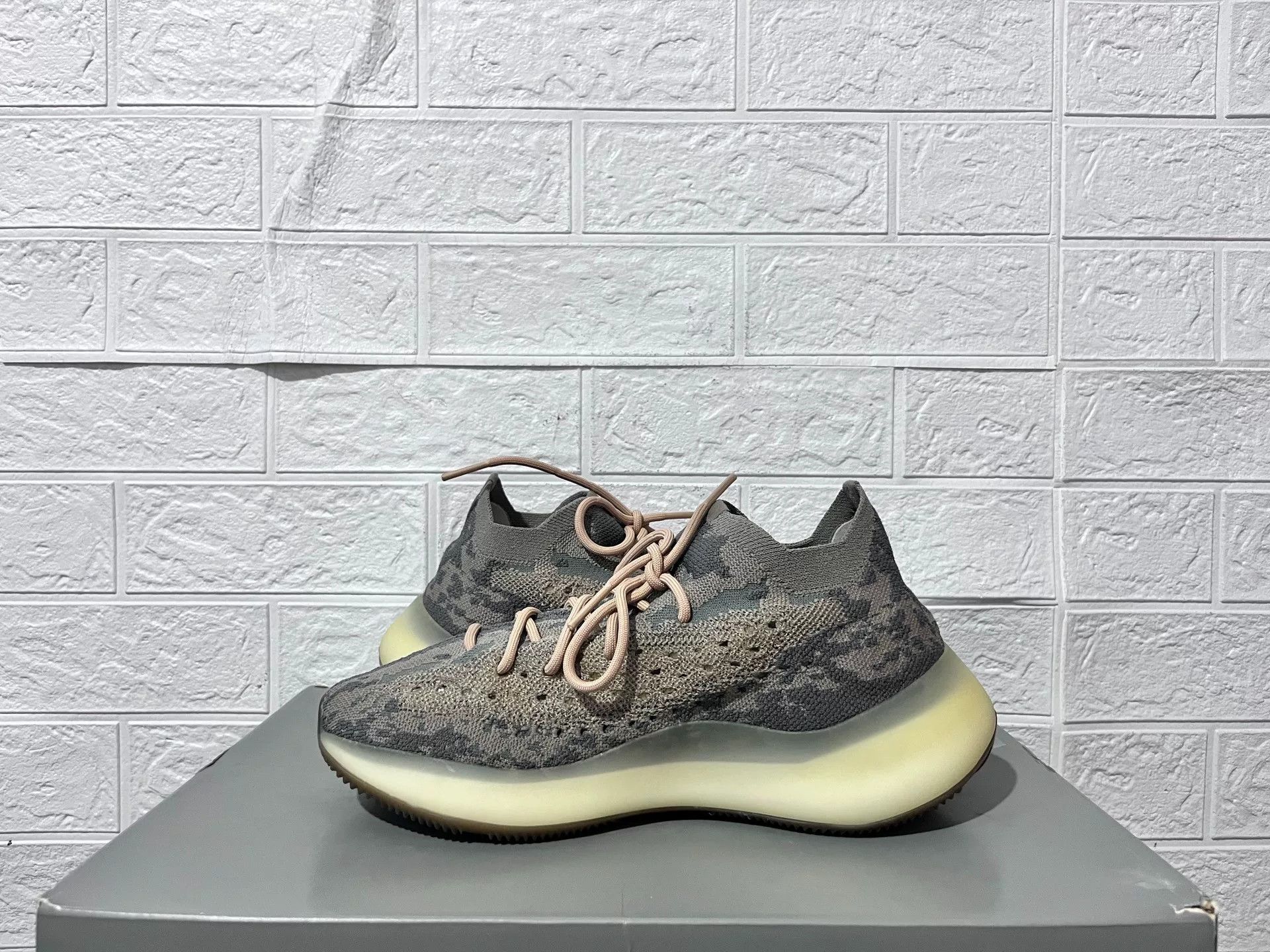 Adidas Adidas YEEZY380 Multi Lowtop Sneakers 11 Men Size US 11 / EU 44 - 3 Thumbnail
