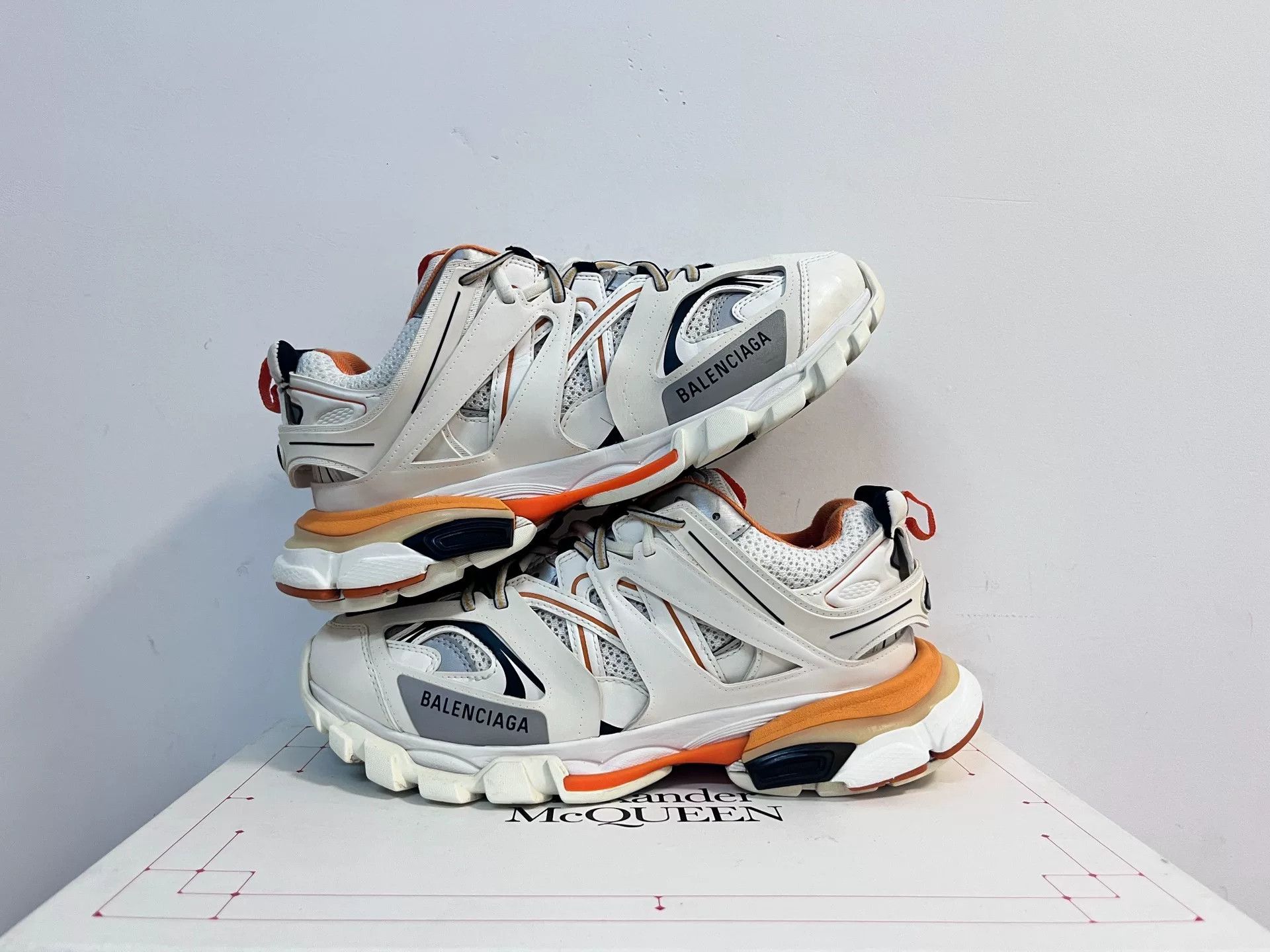 Balenciaga Balenciaga White Lowtop Sneakers 8 Men Size US 8 / EU 41 - 2 Thumbnail