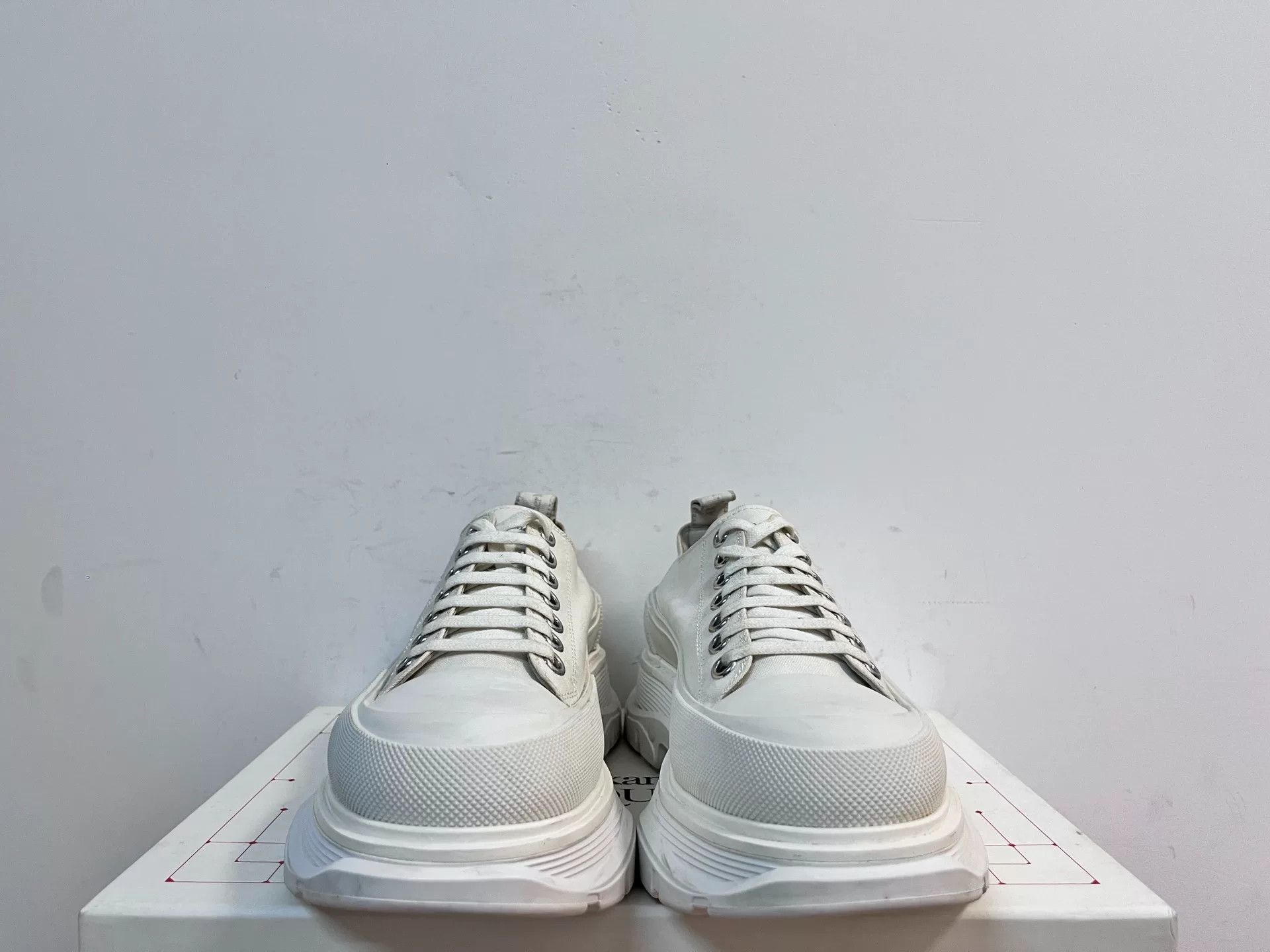Alexander McQueen Alexander McQueen White Lowtop Sneakers 8 Men Size US 8 / EU 41 - 4 Thumbnail