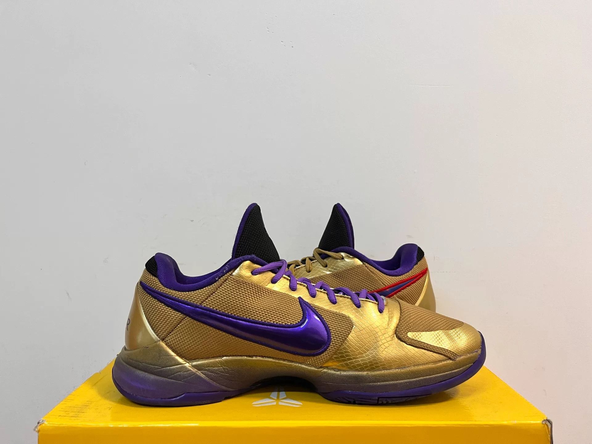 Nike Nike KOBE5 Purple Lowtop Sneakers 11 Men Size US 11 / EU 44 - 4 Thumbnail