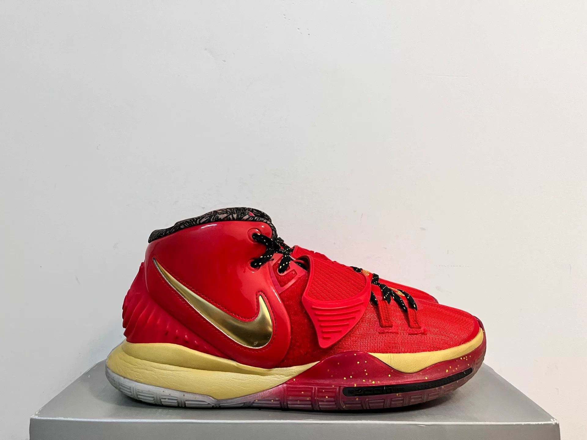 Nike Nike Red Lowtop Sneakers 11 Men Size US 11 / EU 44 - 2 Thumbnail