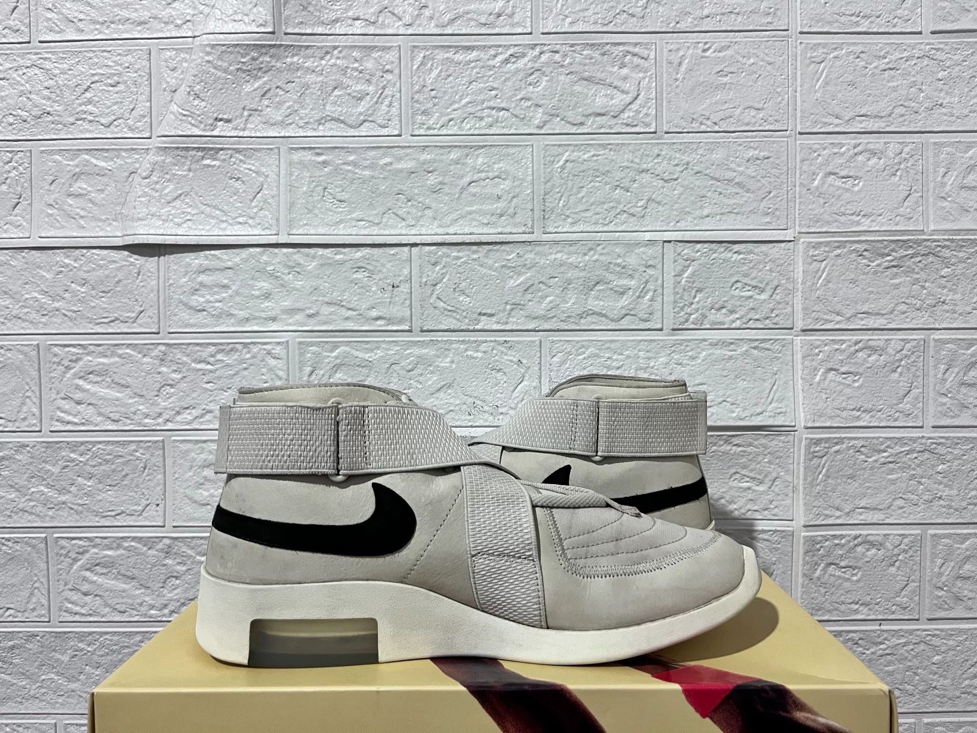 Fear of God Fear of God Retro White Hitop Sneakers 11 Men Size US 11 / EU 44 - 4 Thumbnail