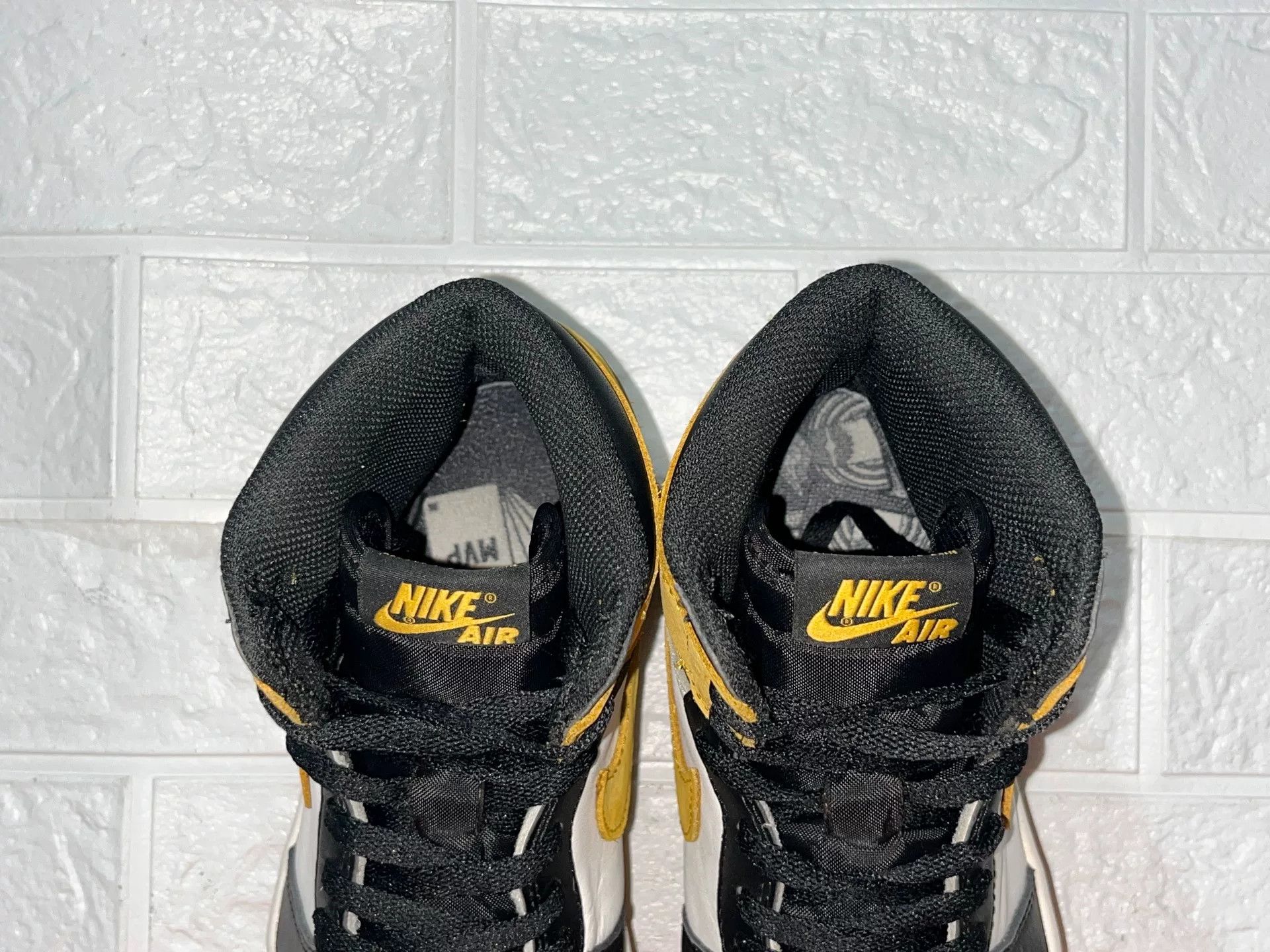 Nike Nike AJ1 Yellow Lowtop Sneakers 8 Men Size US 8 / EU 41 - 9 Thumbnail