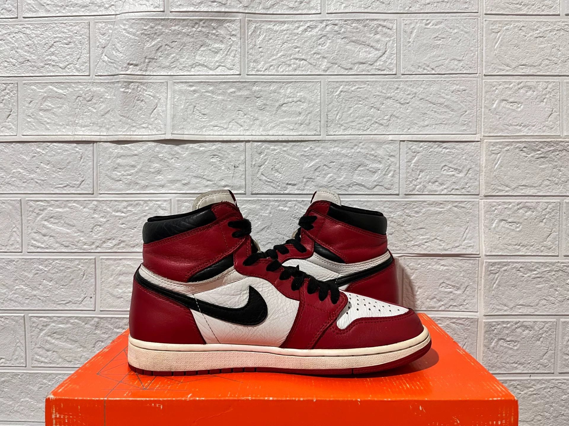 Nike Nike AJ1 Lowtop Sneakers 8 Men Size US 8 / EU 41 - 4 Thumbnail