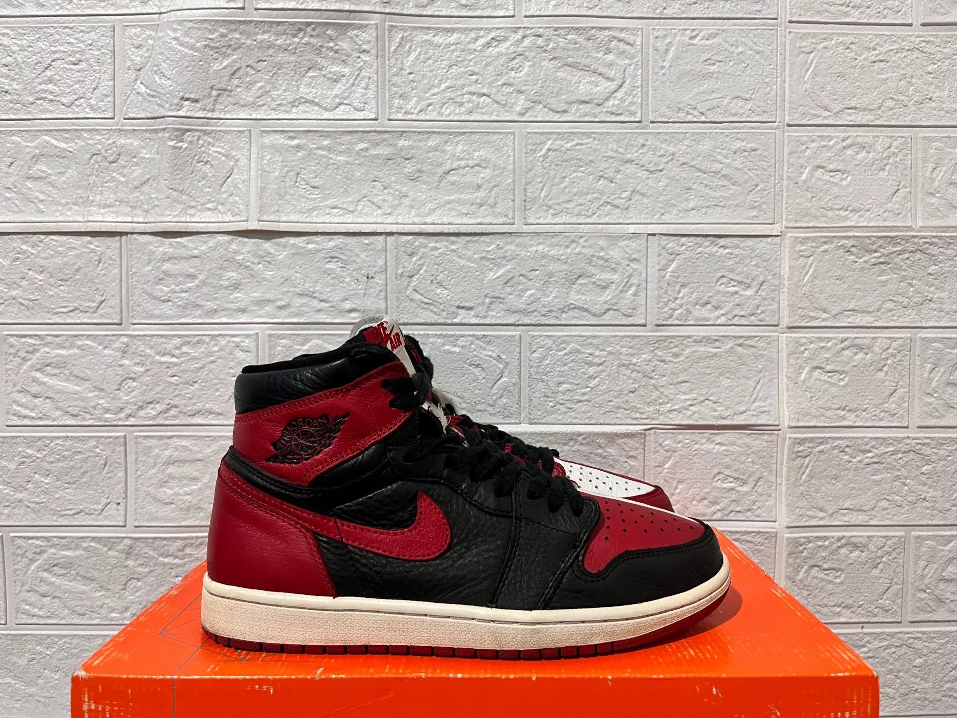 Nike Nike AJ1 Lowtop Sneakers 8 Men Size US 8 / EU 41 - 2 Thumbnail