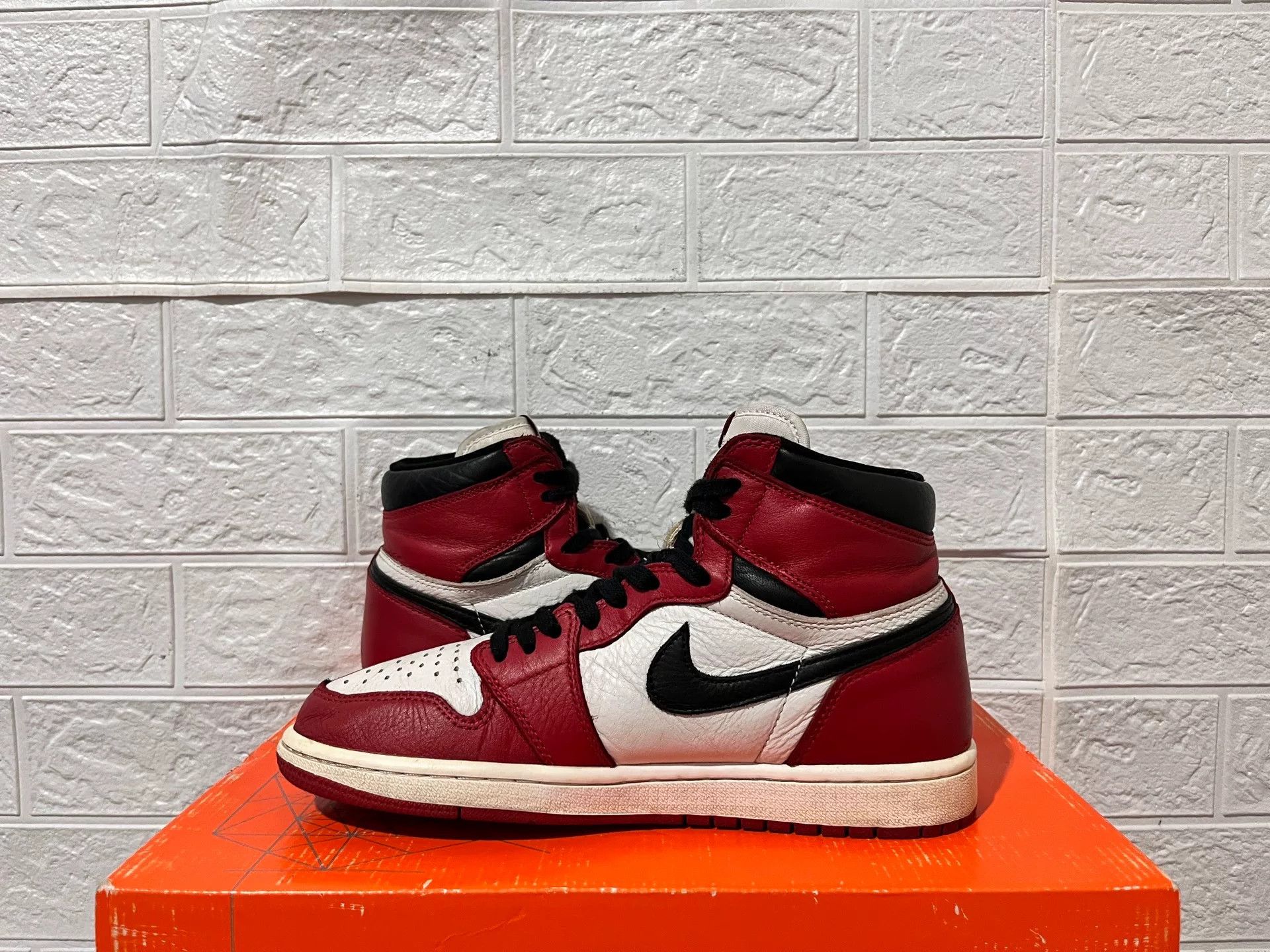 Nike Nike AJ1 Lowtop Sneakers 8 Men Size US 8 / EU 41 - 3 Thumbnail